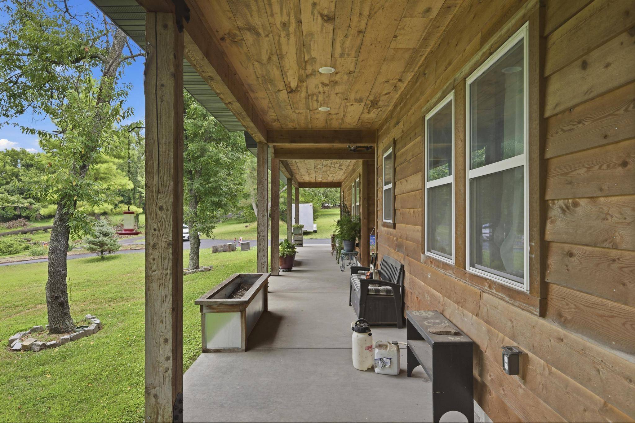 9689 Geranium RD, Carthage, MO 64836