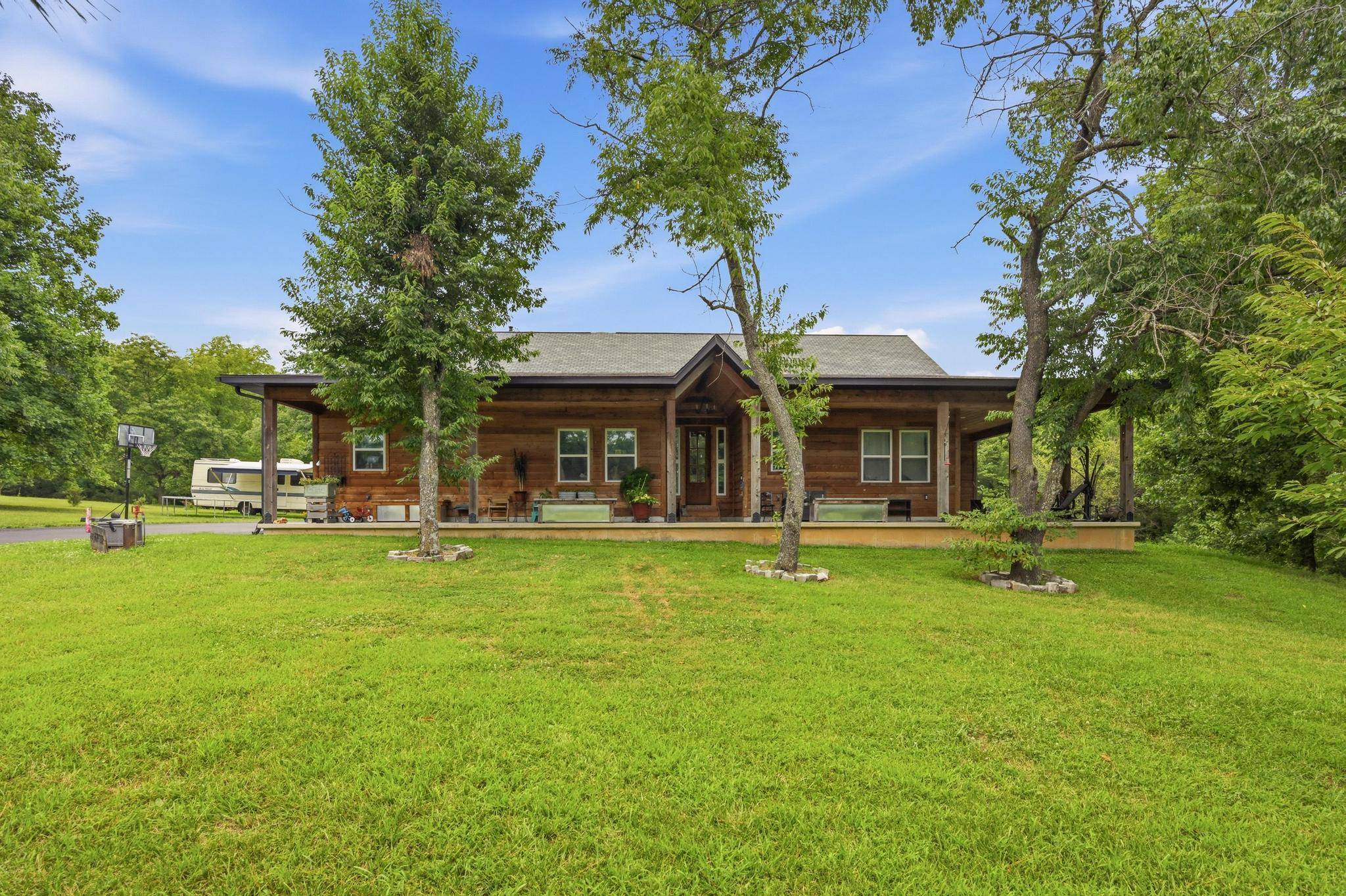 9689 Geranium RD, Carthage, MO 64836