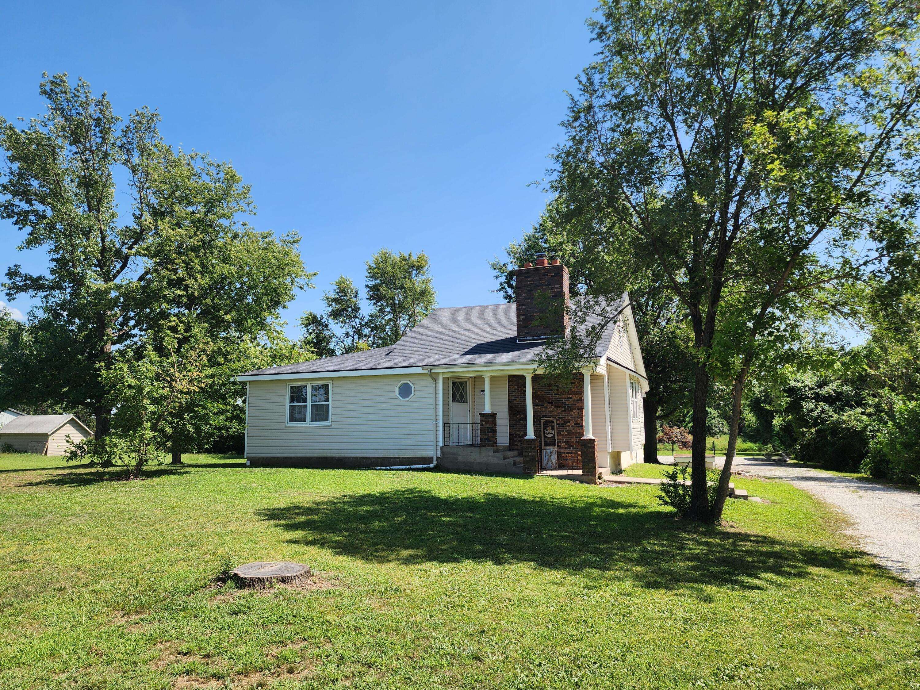 1622 &1624 W Fairview Ave AVE, Carthage, MO 64836