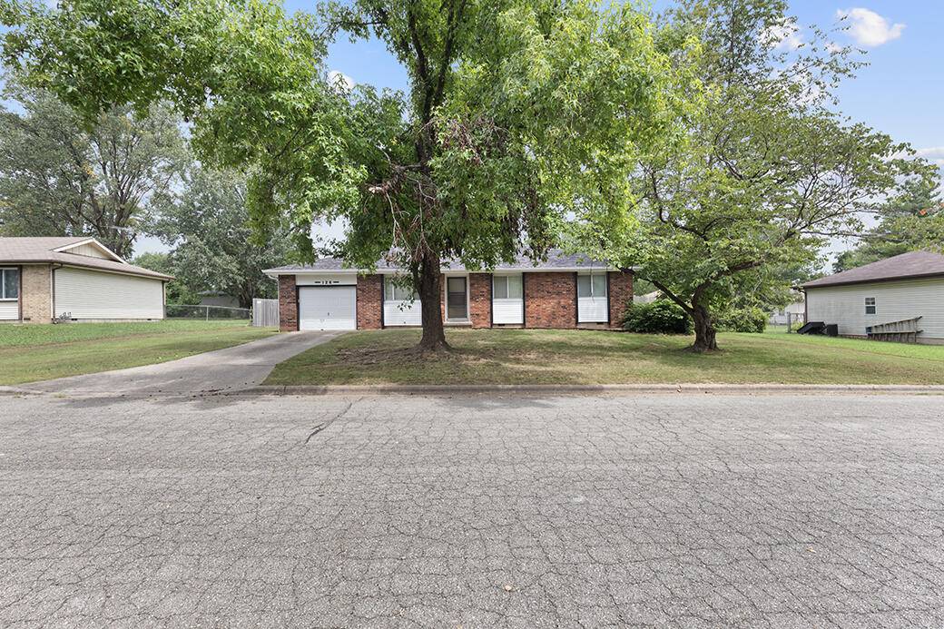 126 N Fairwood AVE, Republic, MO 65738