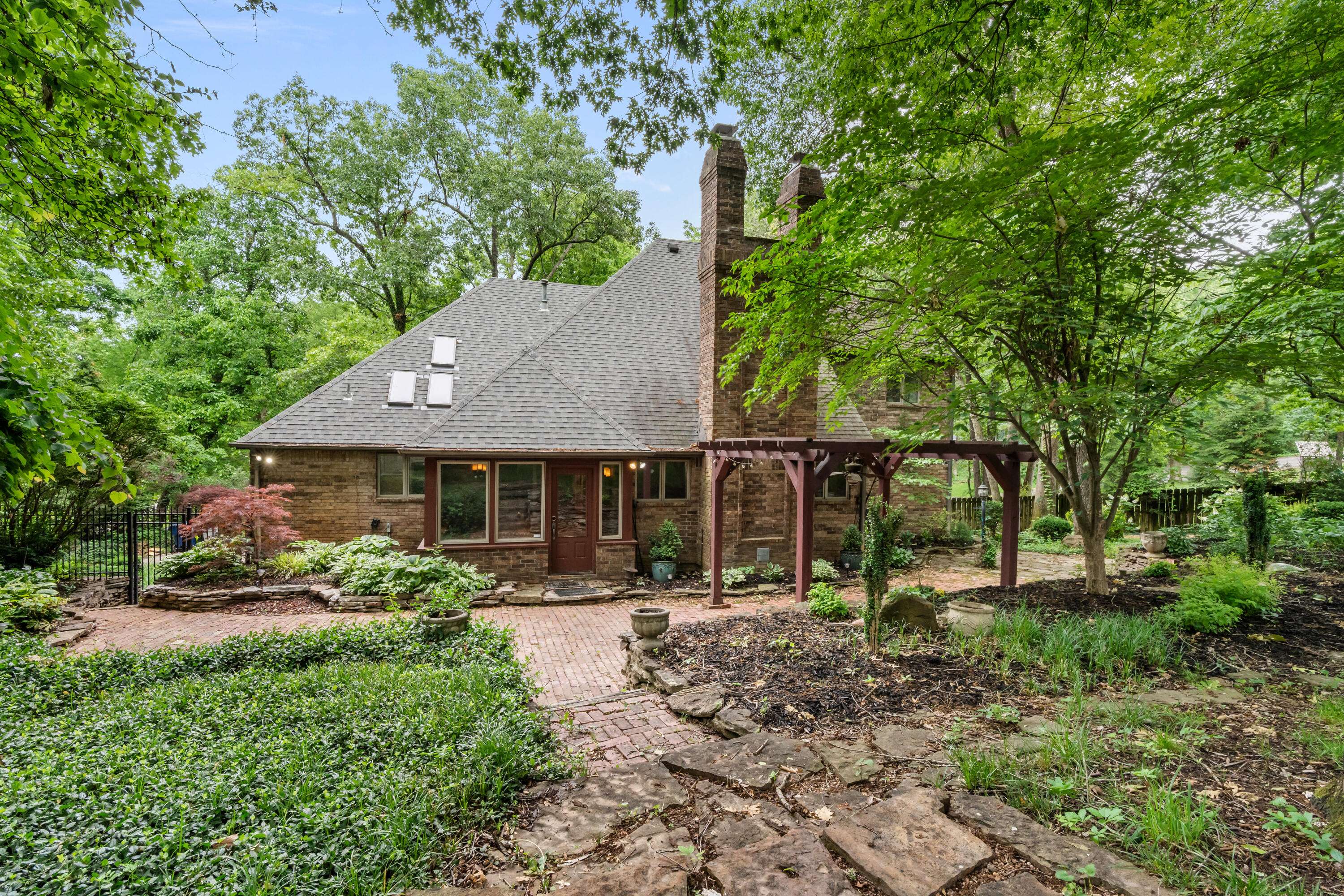 5715 S Kingston RD, Springfield, MO 65804