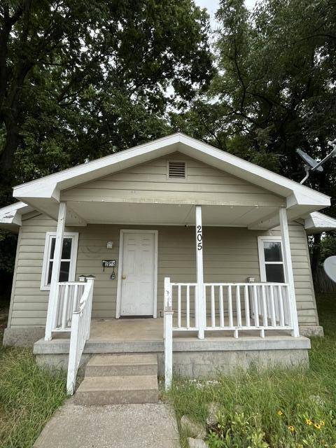 205 E Tyndall ST, Aurora, MO 65605