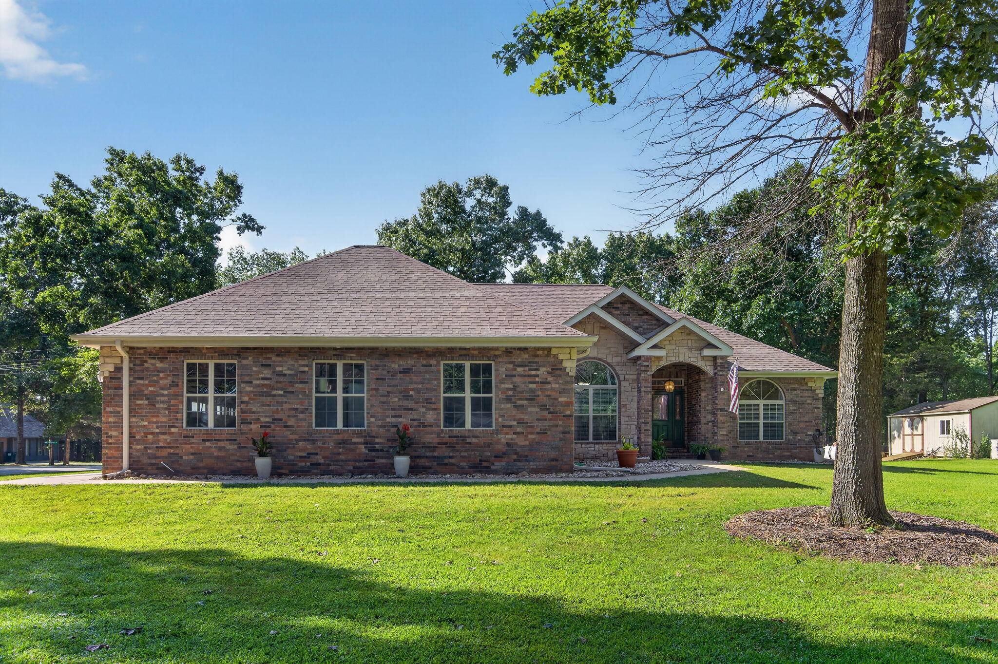 13 Holly LN, Branson West, MO 65737