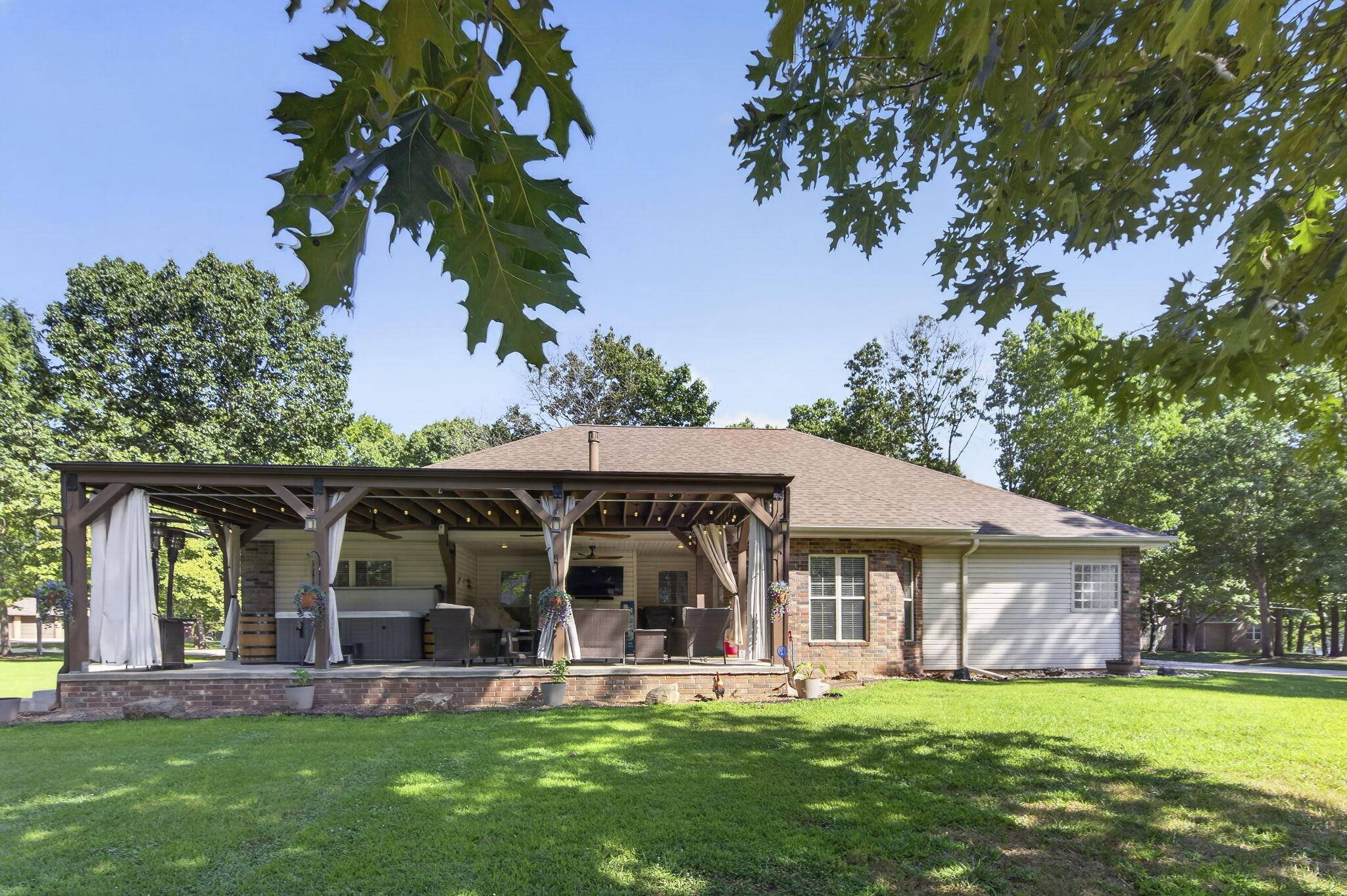 13 Holly LN, Branson West, MO 65737