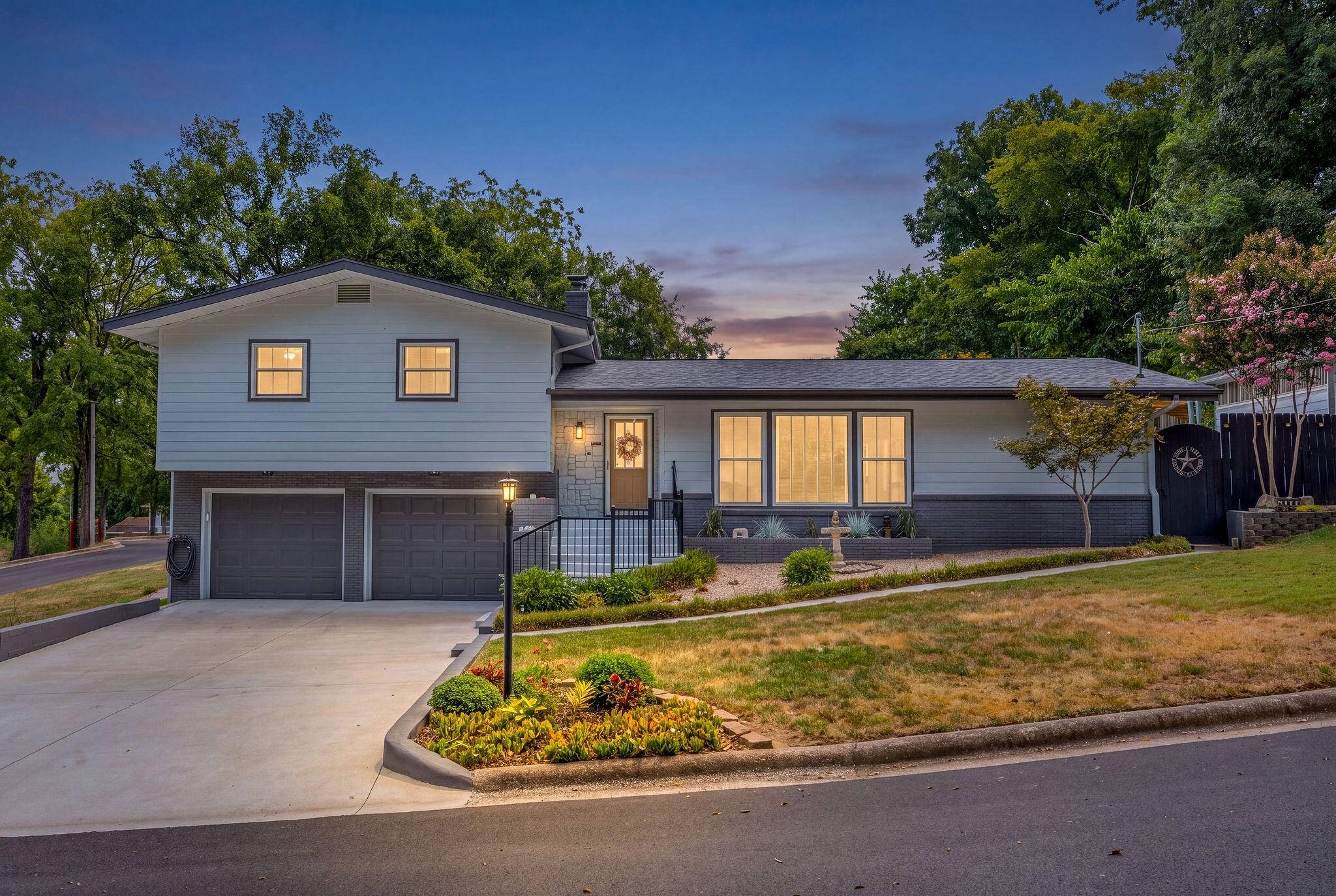118 N Sunshine ST, Branson, MO 65616