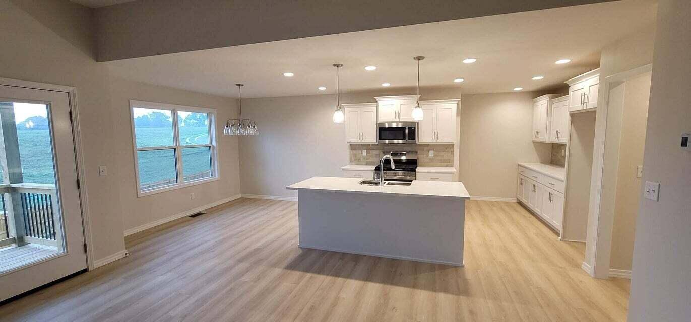 625 W Arbor Glenn DR, Nixa, MO 65714