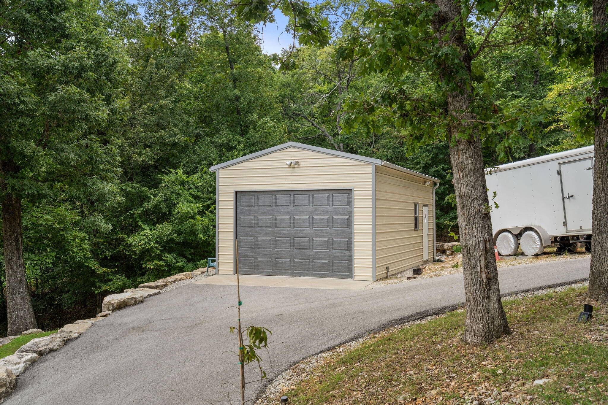 5 Rockdale RD, Kimberling City, MO 65686
