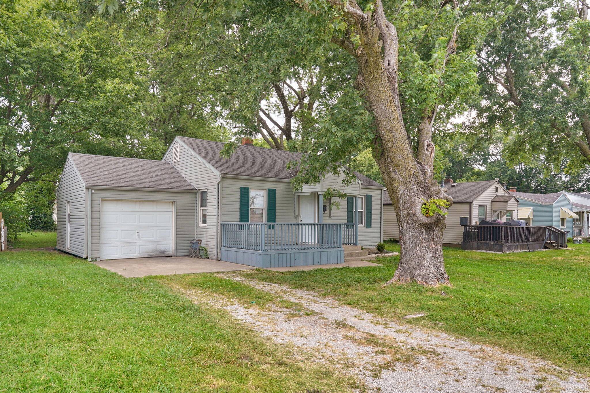 1855 E Dale ST, Springfield, MO 65803