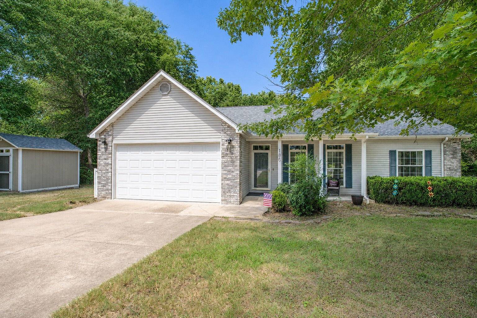 186 Holyoke ST, Hollister, MO 65672