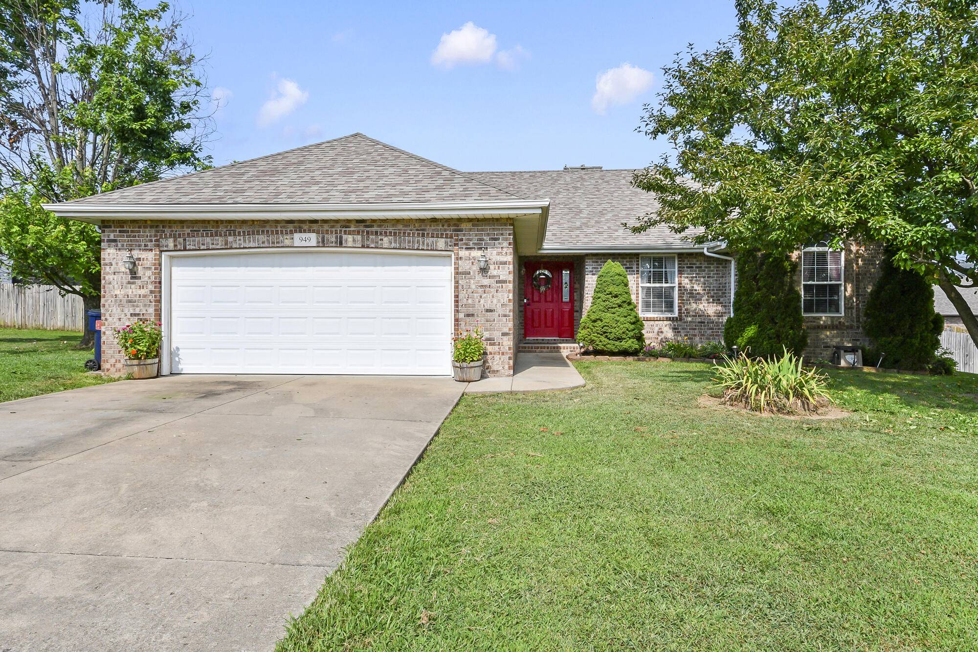 949 Megan LN, Willard, MO 65781