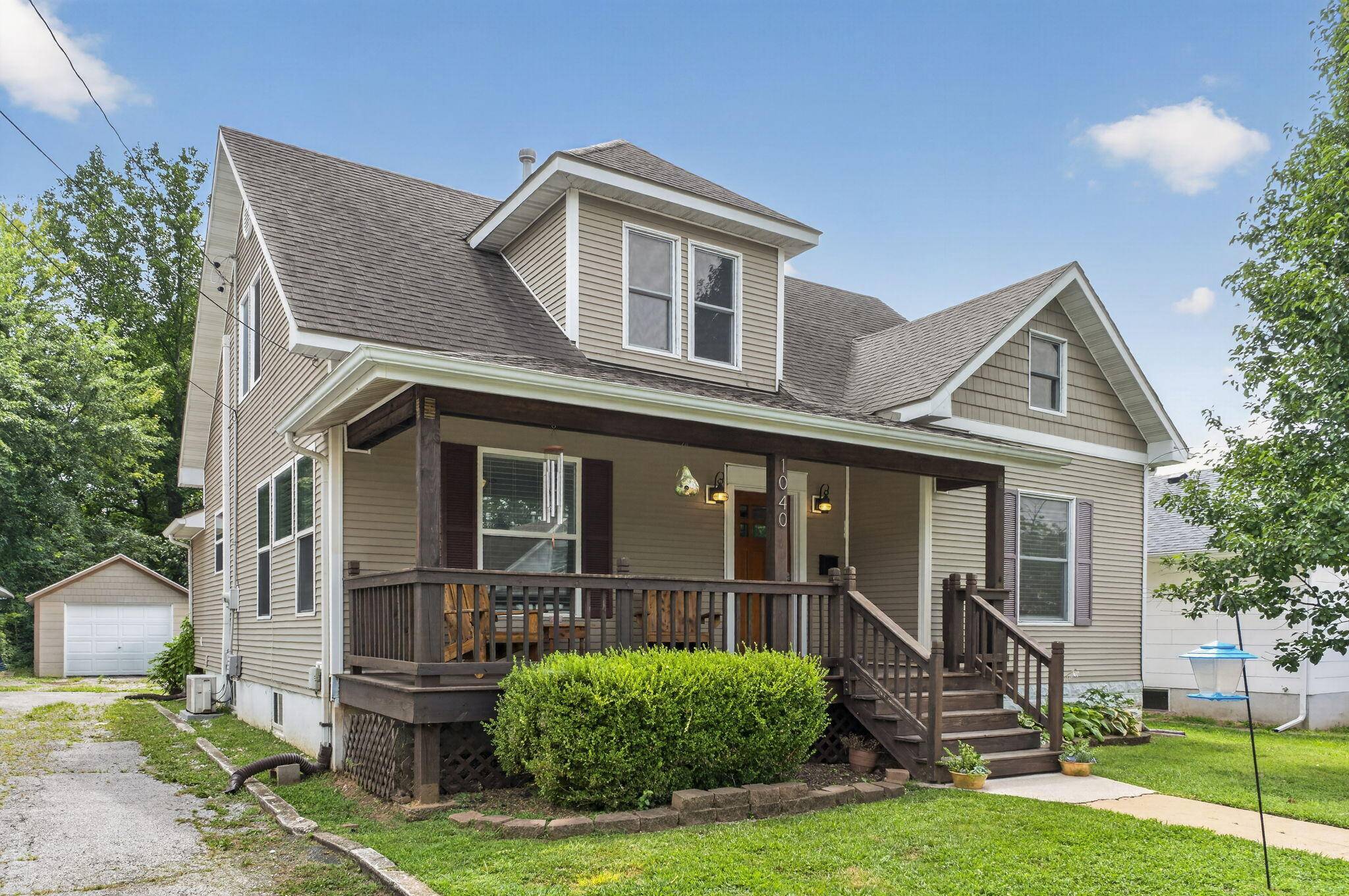 1040 W State ST, Springfield, MO 65806