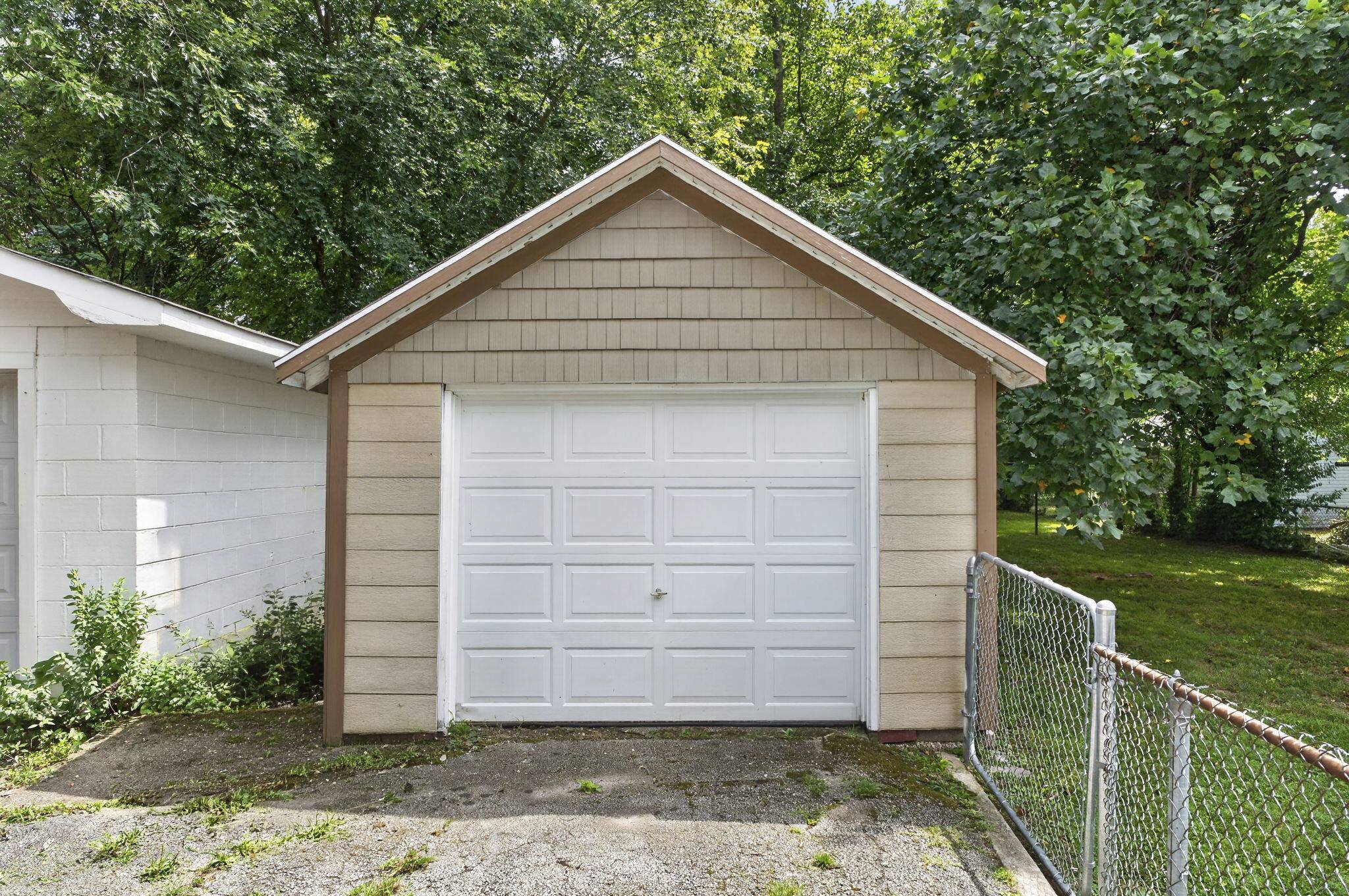 1040 W State ST, Springfield, MO 65806