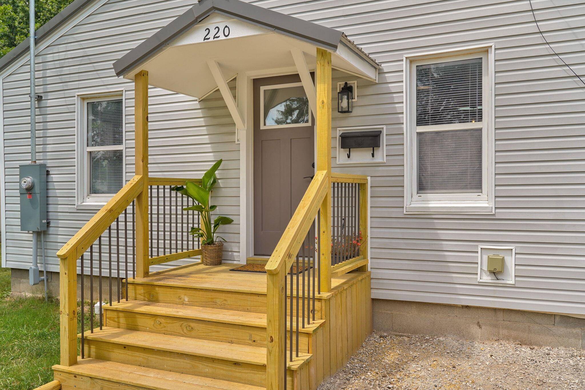 220 E Olive ST, Mt Vernon, MO 65712