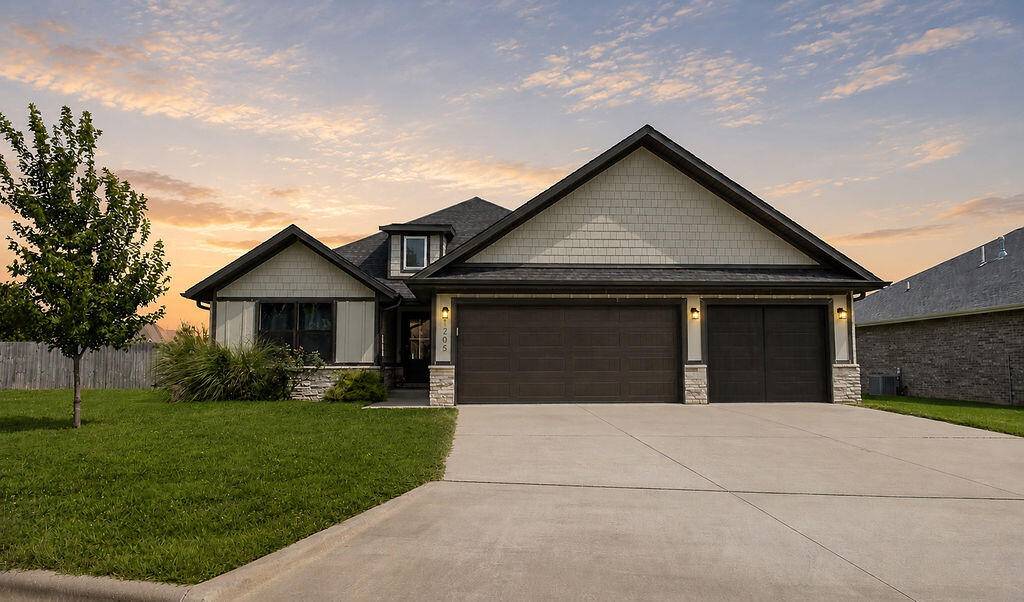 1205 W Denali DR, Nixa, MO 65714