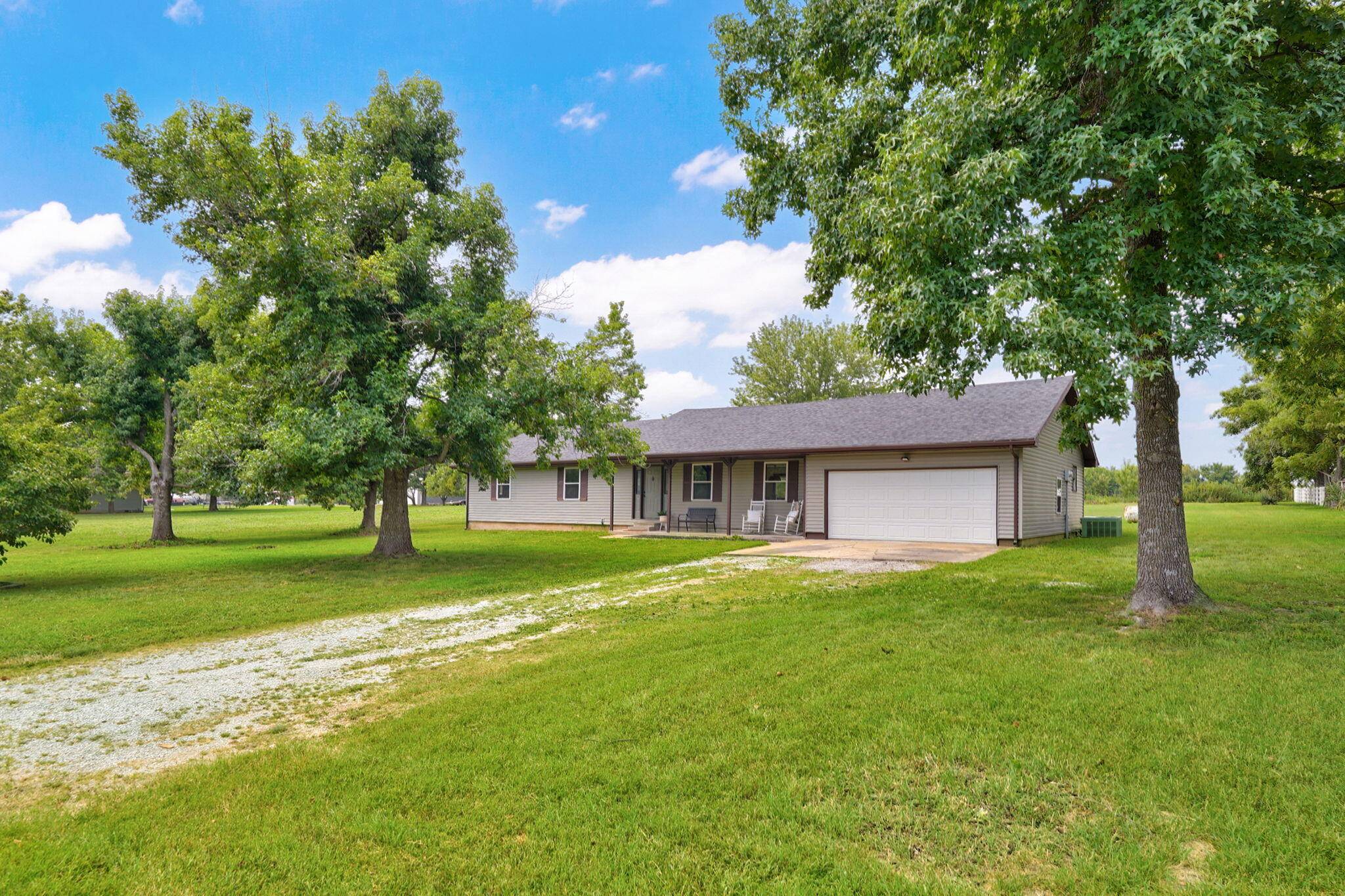 8383 W Sunset DR, Springfield, MO 65802