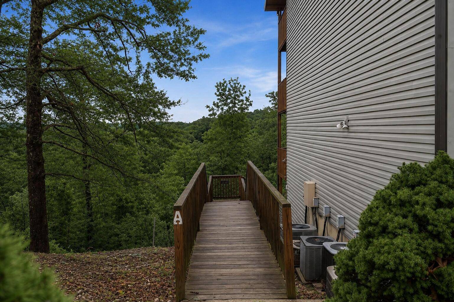 388 Notch LN #A, Reeds Spring, MO 65737