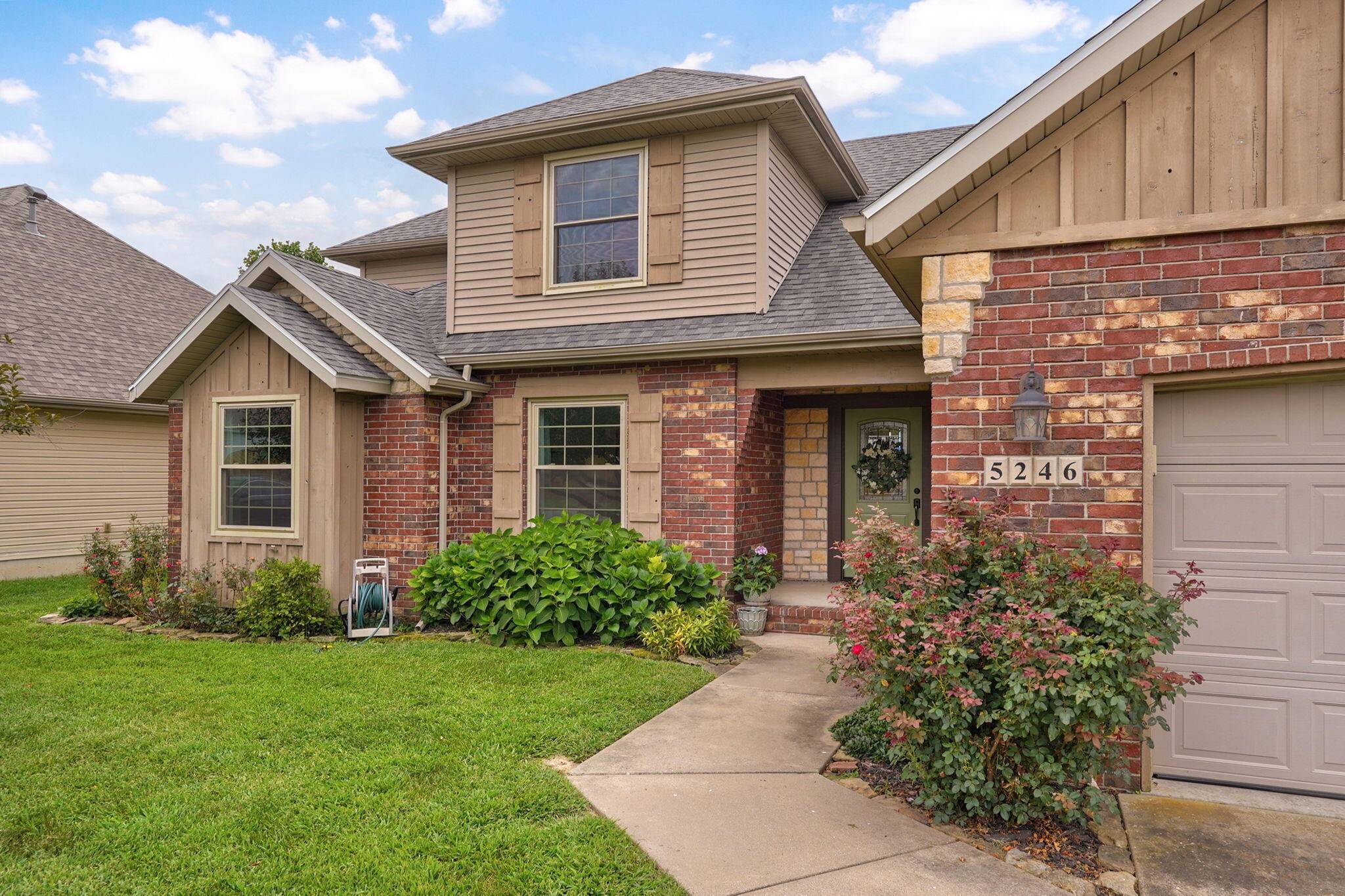5246 E Hackberry ST, Springfield, MO 65809
