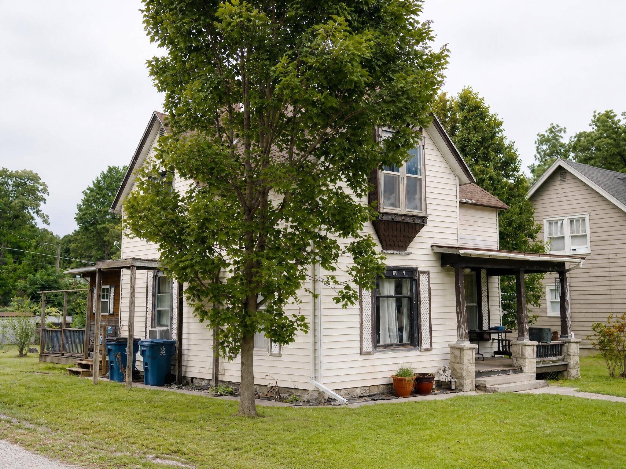 1123 S Maple ST, Carthage, MO 64836