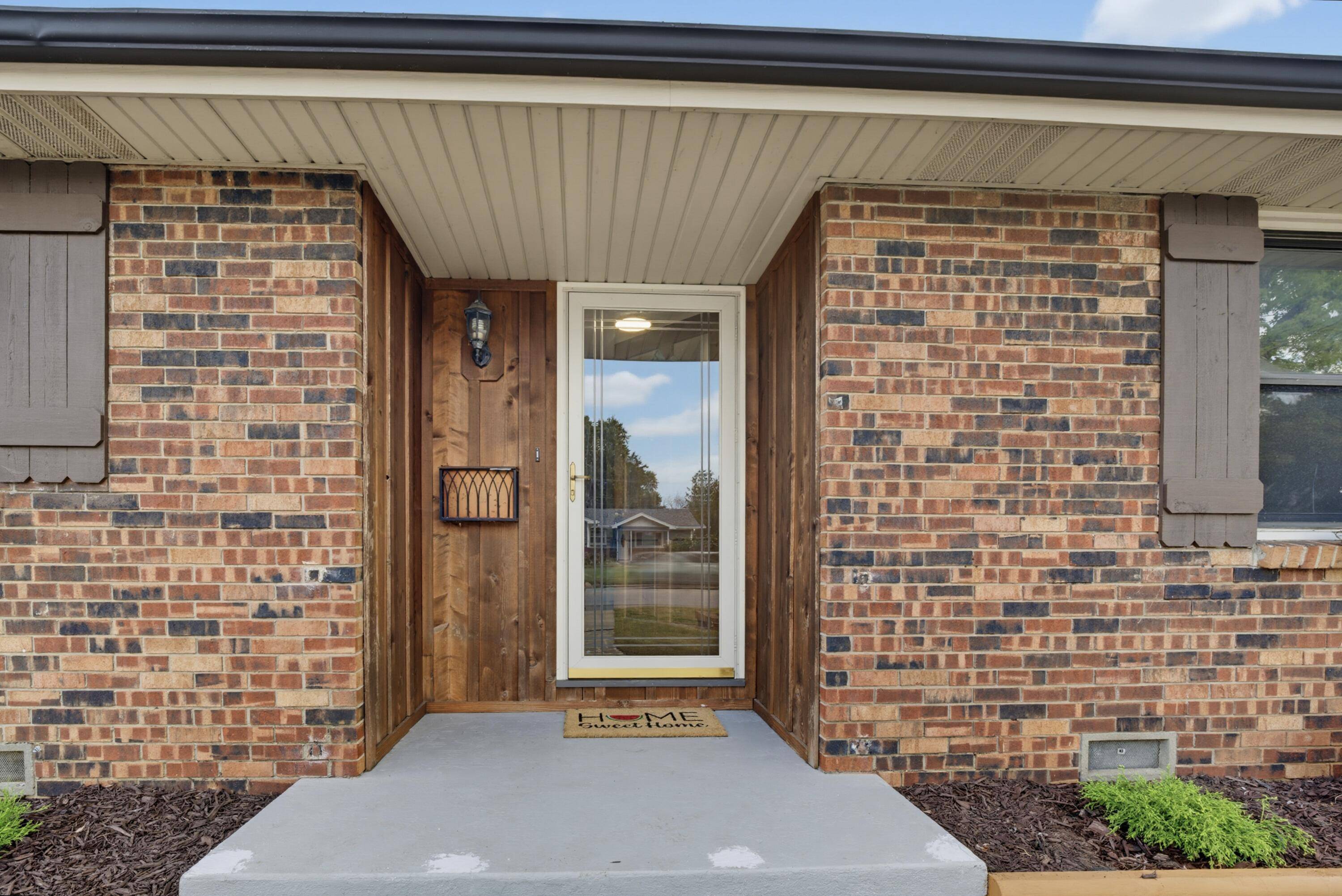 1210 E Woodland ST, Springfield, MO 65804