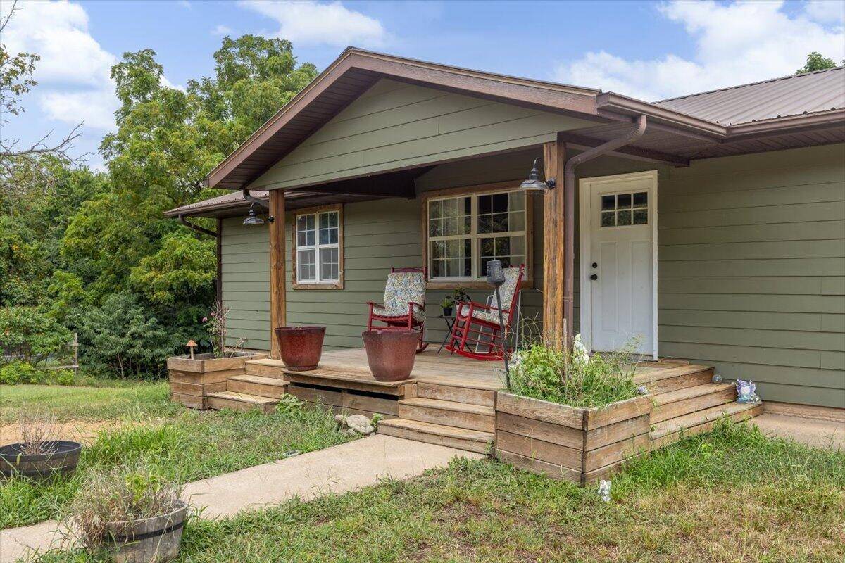 26480 Farm Road 1000, Washburn, MO 65772