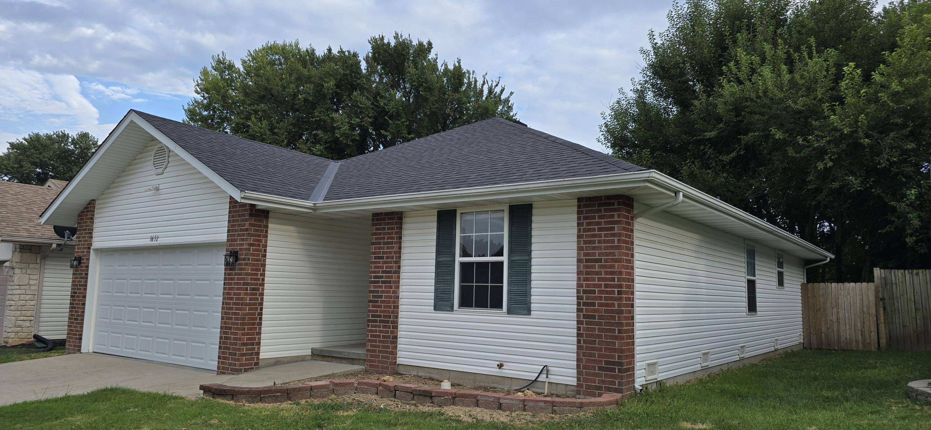 1632 E Adams ST, Springfield, MO 65803