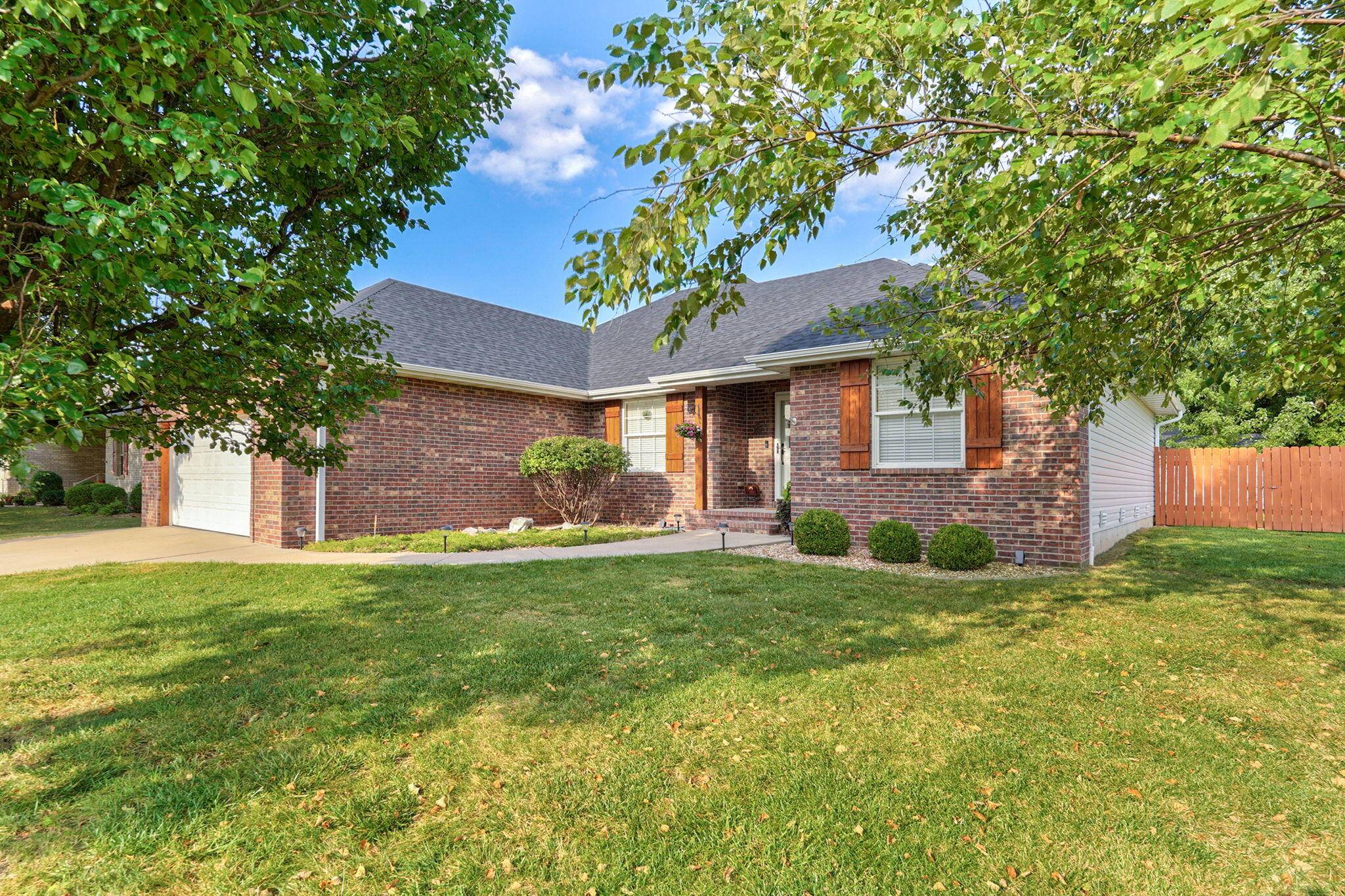 3624 N Bridgewood AVE, Springfield, MO 65803