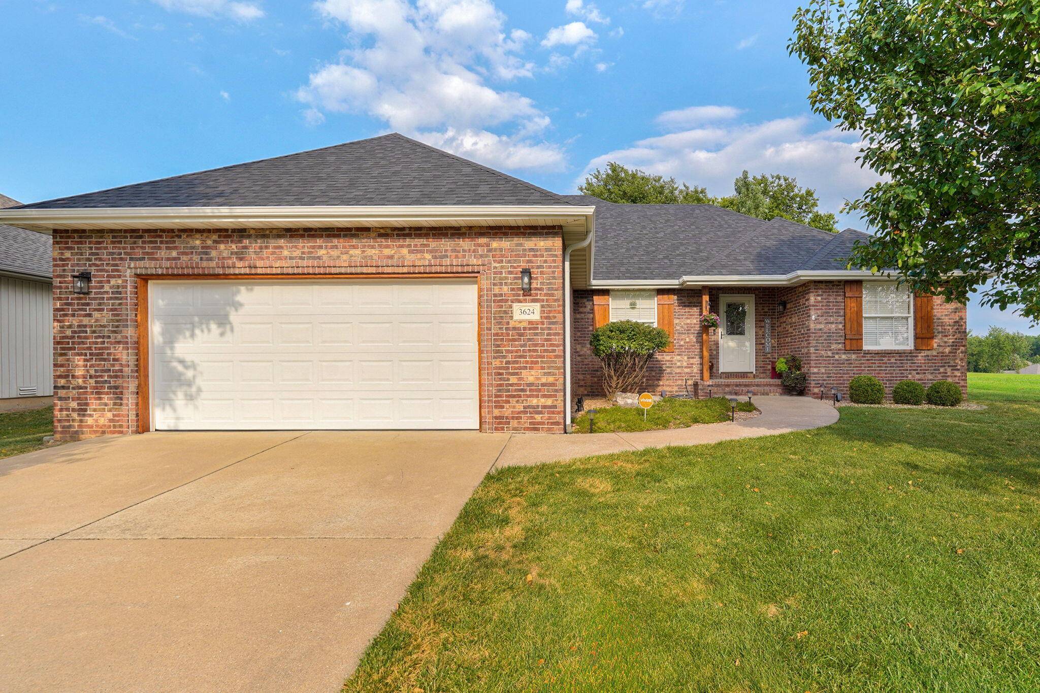 3624 N Bridgewood AVE, Springfield, MO 65803