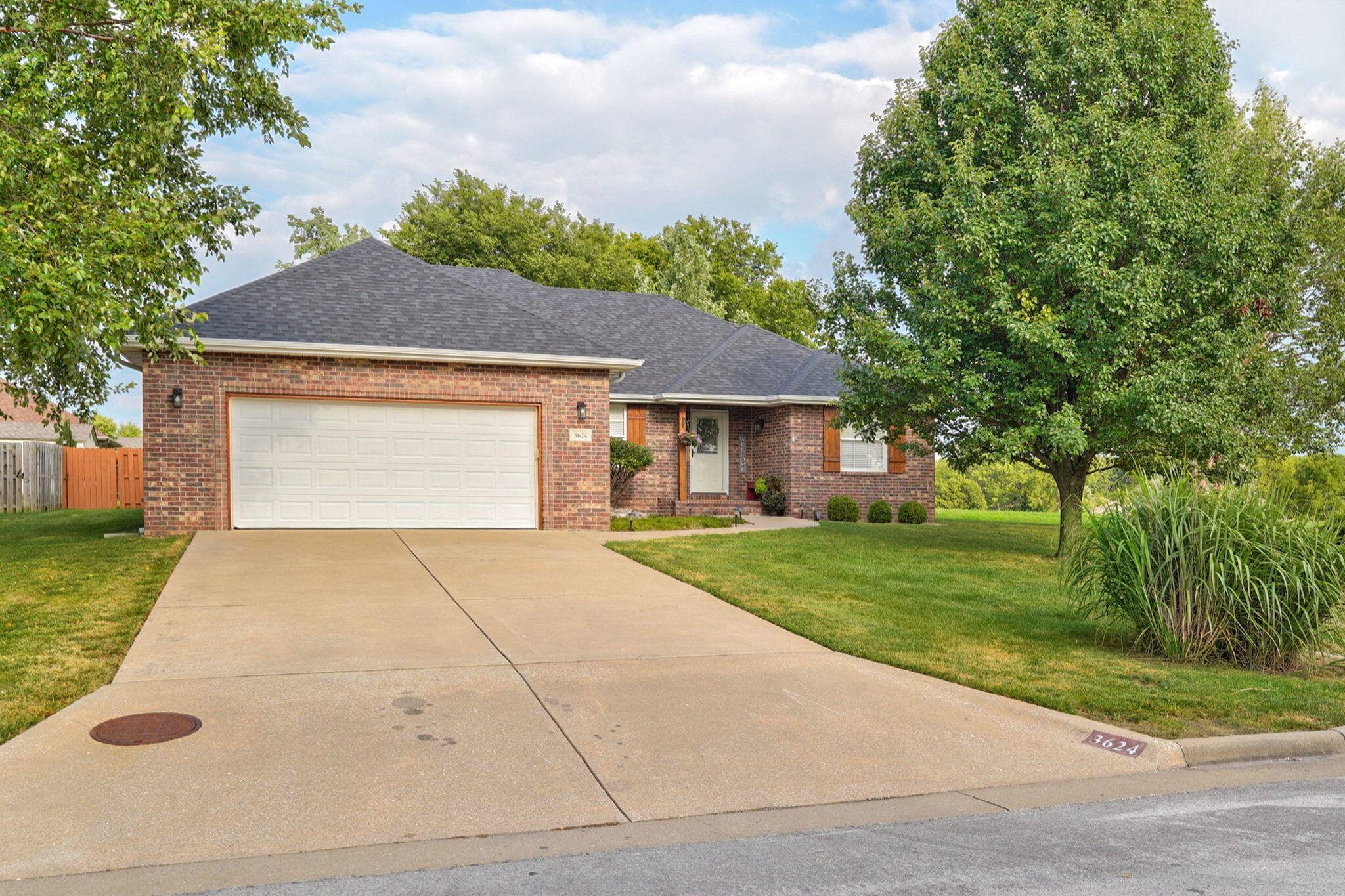 3624 N Bridgewood AVE, Springfield, MO 65803