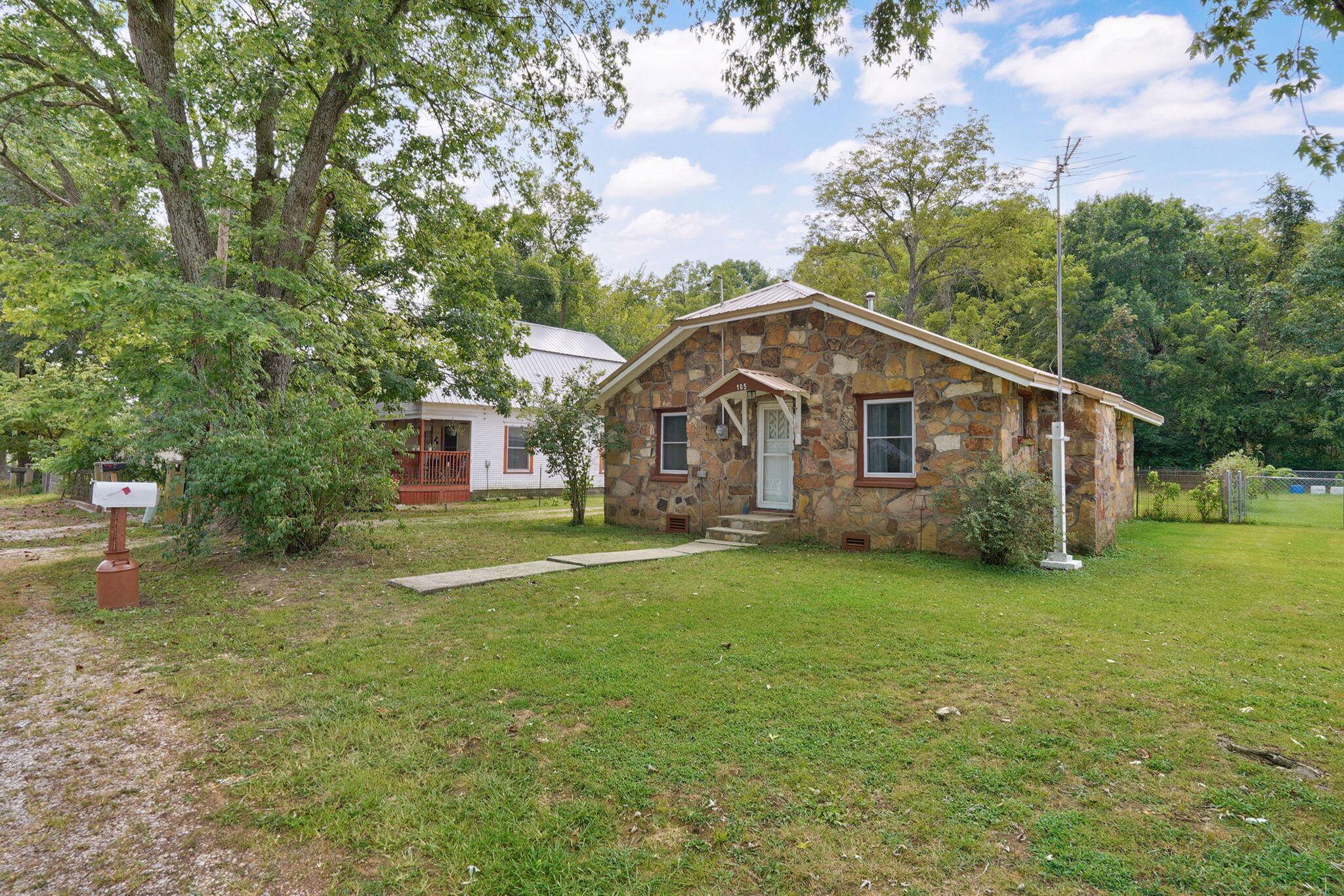 105 S Walnut ST, Crane, MO 65633