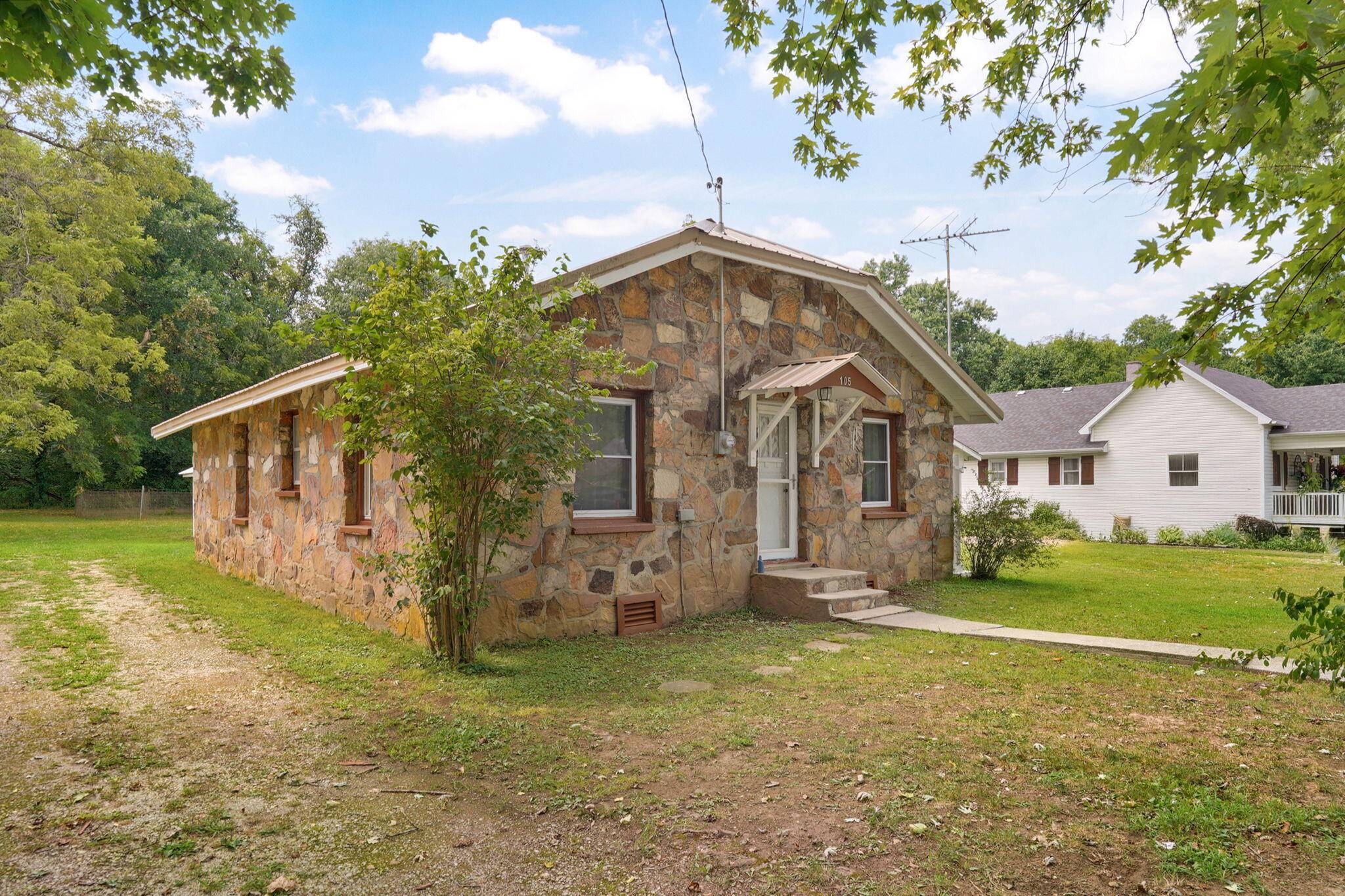 105 S Walnut ST, Crane, MO 65633