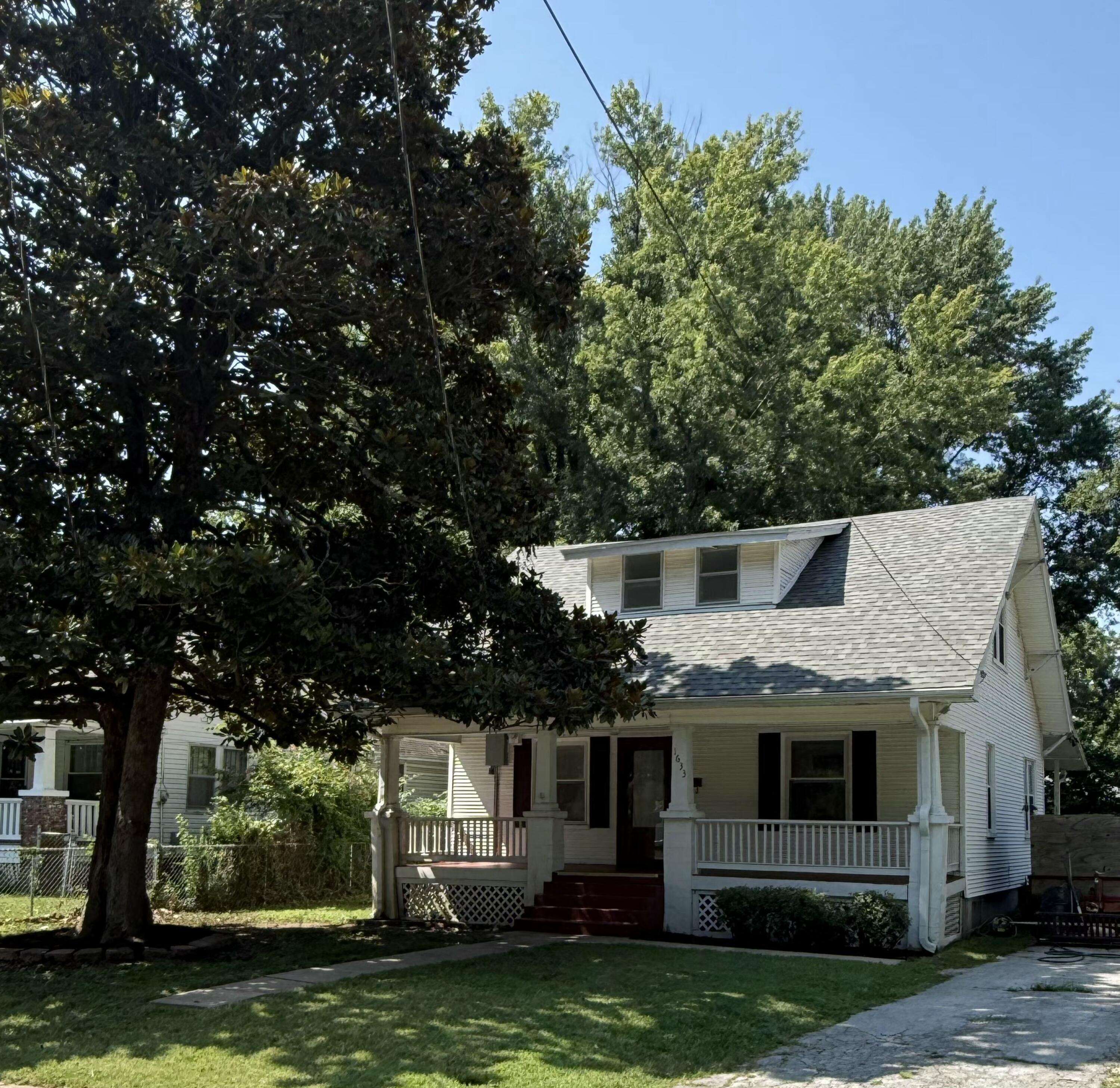 1633 E Lombard ST, Springfield, MO 65802