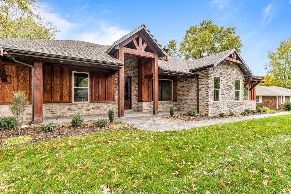 104 W Aven AVE, Nixa, MO 65714