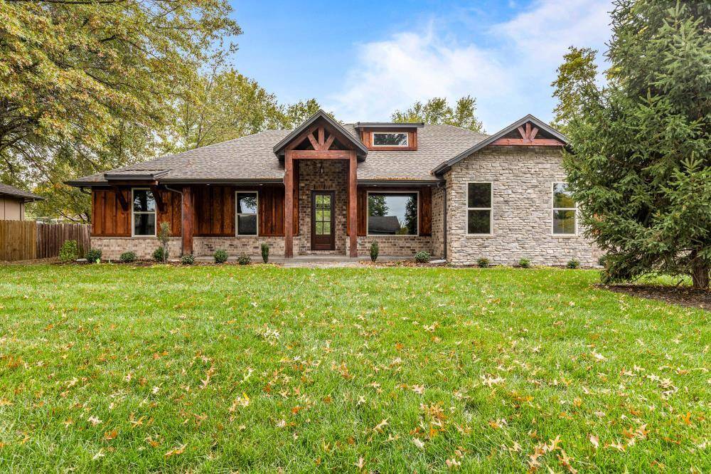 104 W Aven AVE, Nixa, MO 65714