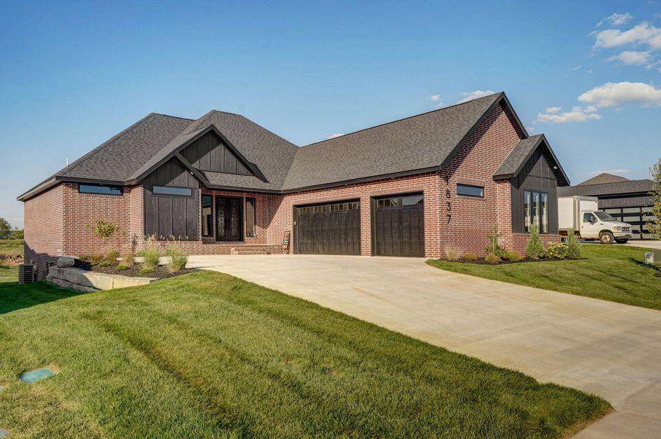 1837 E Cobblestone DR, Ozark, MO 65721
