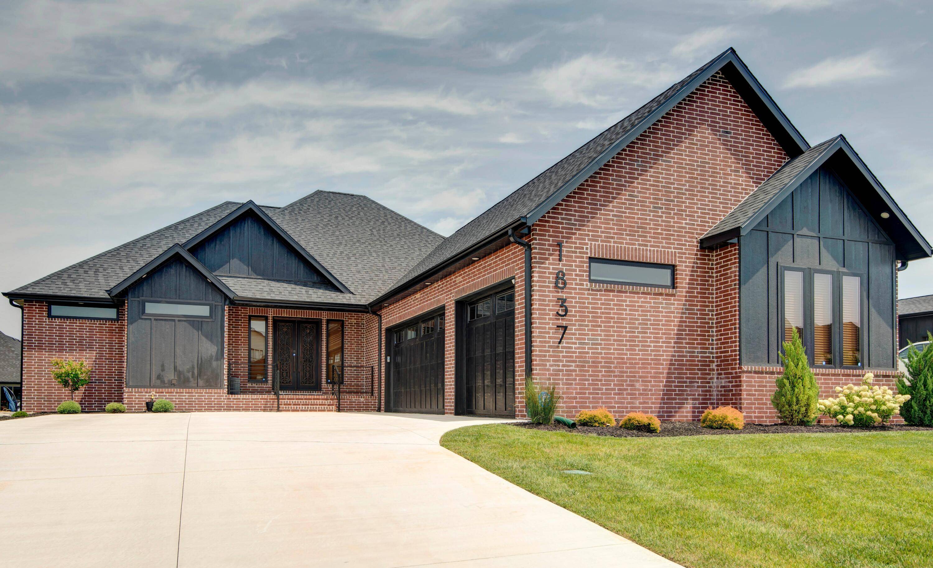 1837 E Cobblestone DR, Ozark, MO 65721