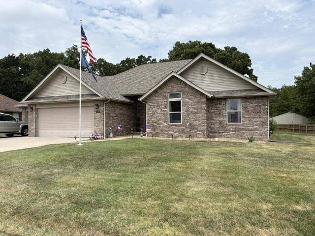 1103 Chicory LN, Aurora, MO 65605
