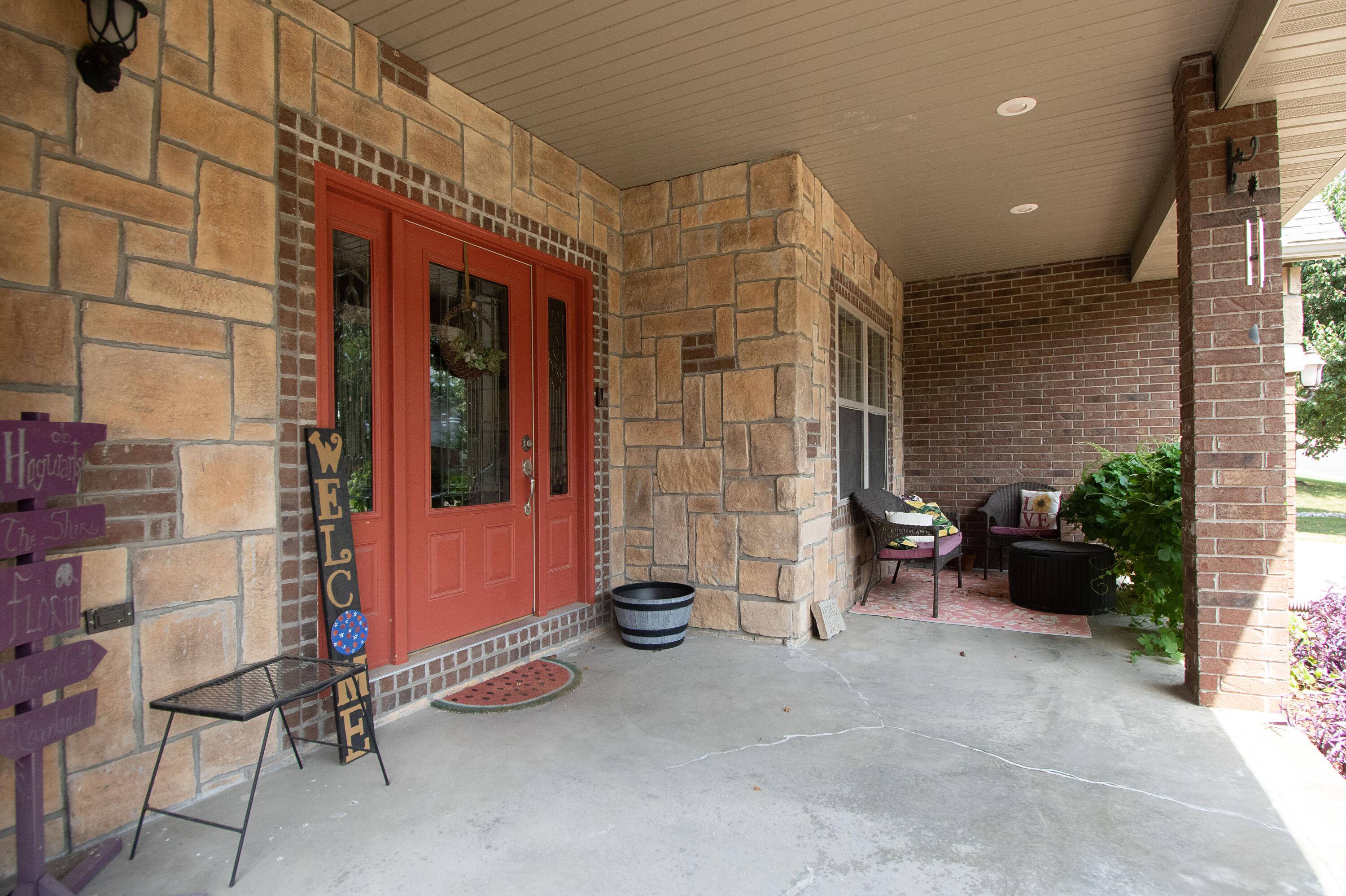78 Remington DR, Monett, MO 65708