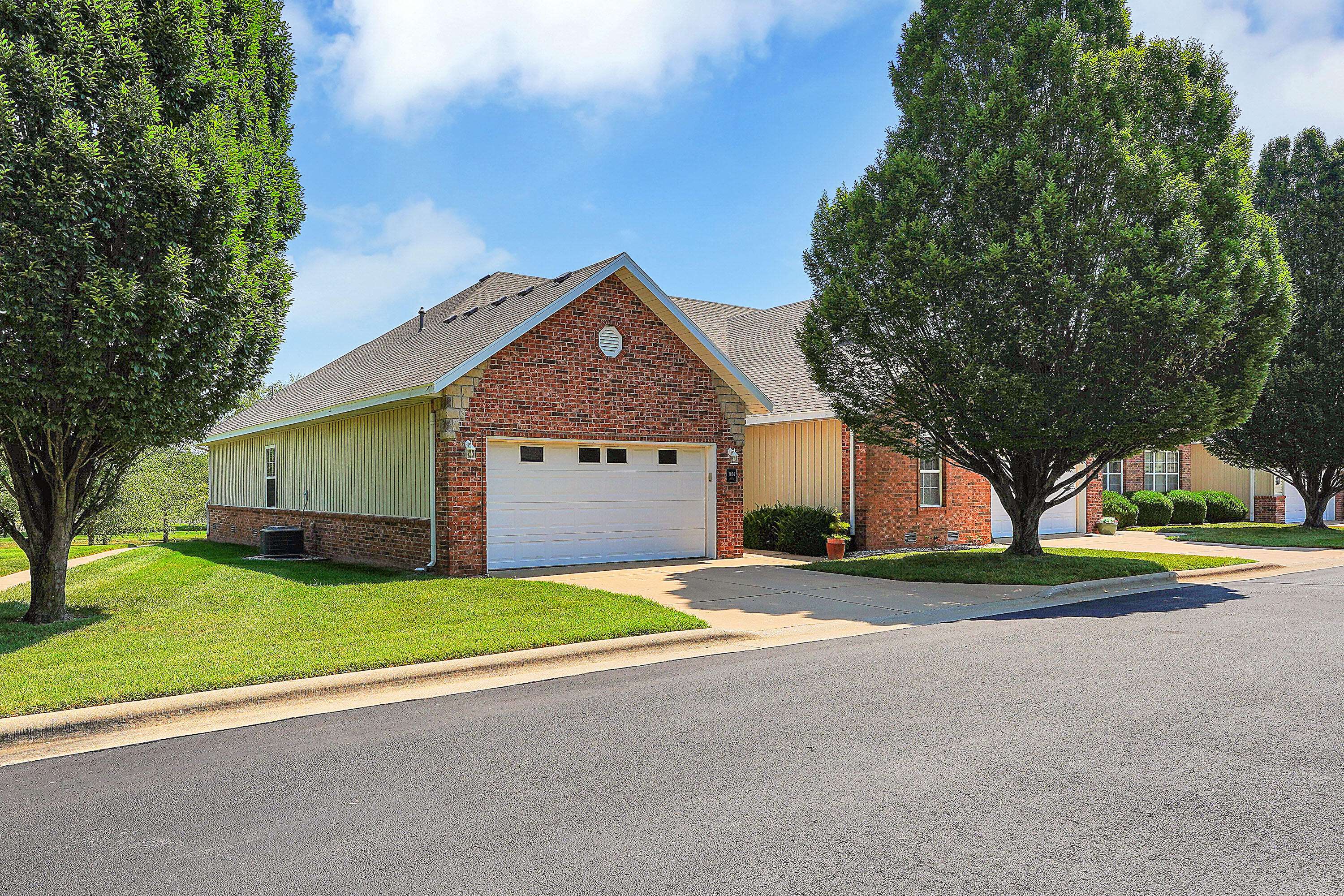 1404 N Sandy Creek CIR #Unit 1, Nixa, MO 65714