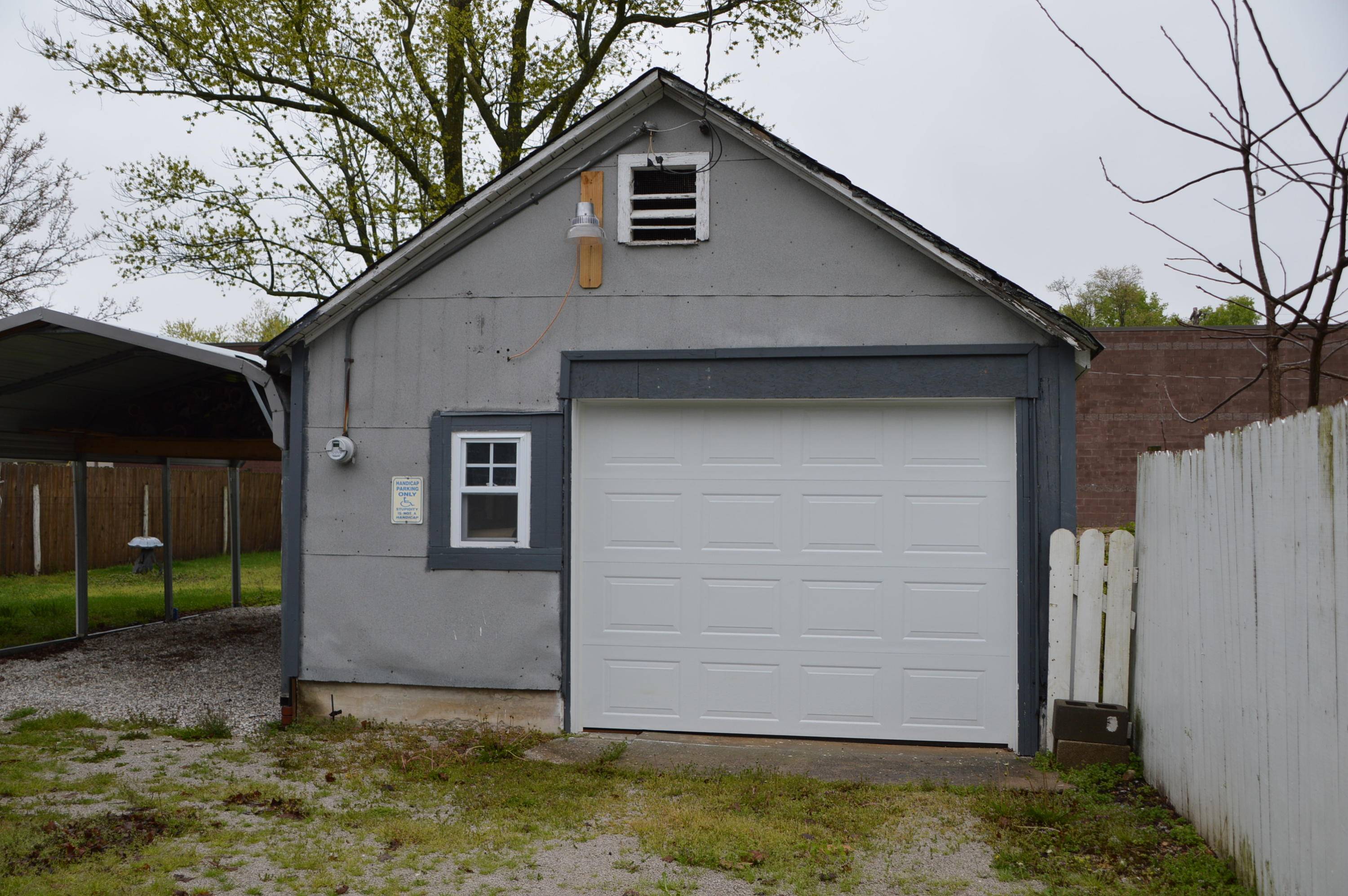 1243 E Thoman ST, Springfield, MO 65803