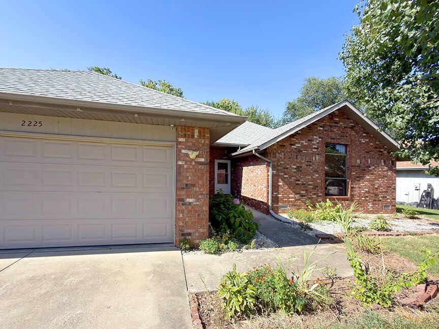 2225 W Rockwood ST, Springfield, MO 65807