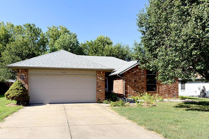 2225 W Rockwood ST, Springfield, MO 65807
