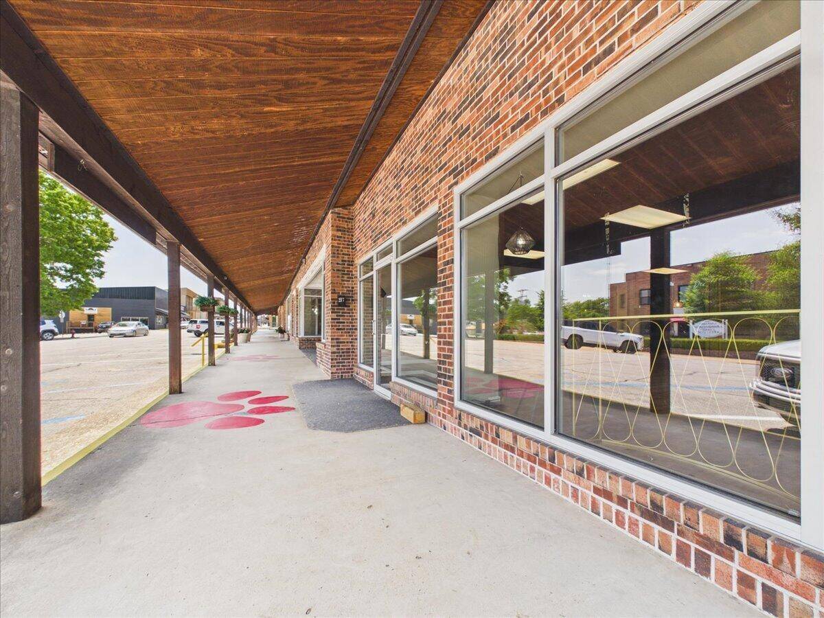 217 N Grand AVE, Houston, MO 65483