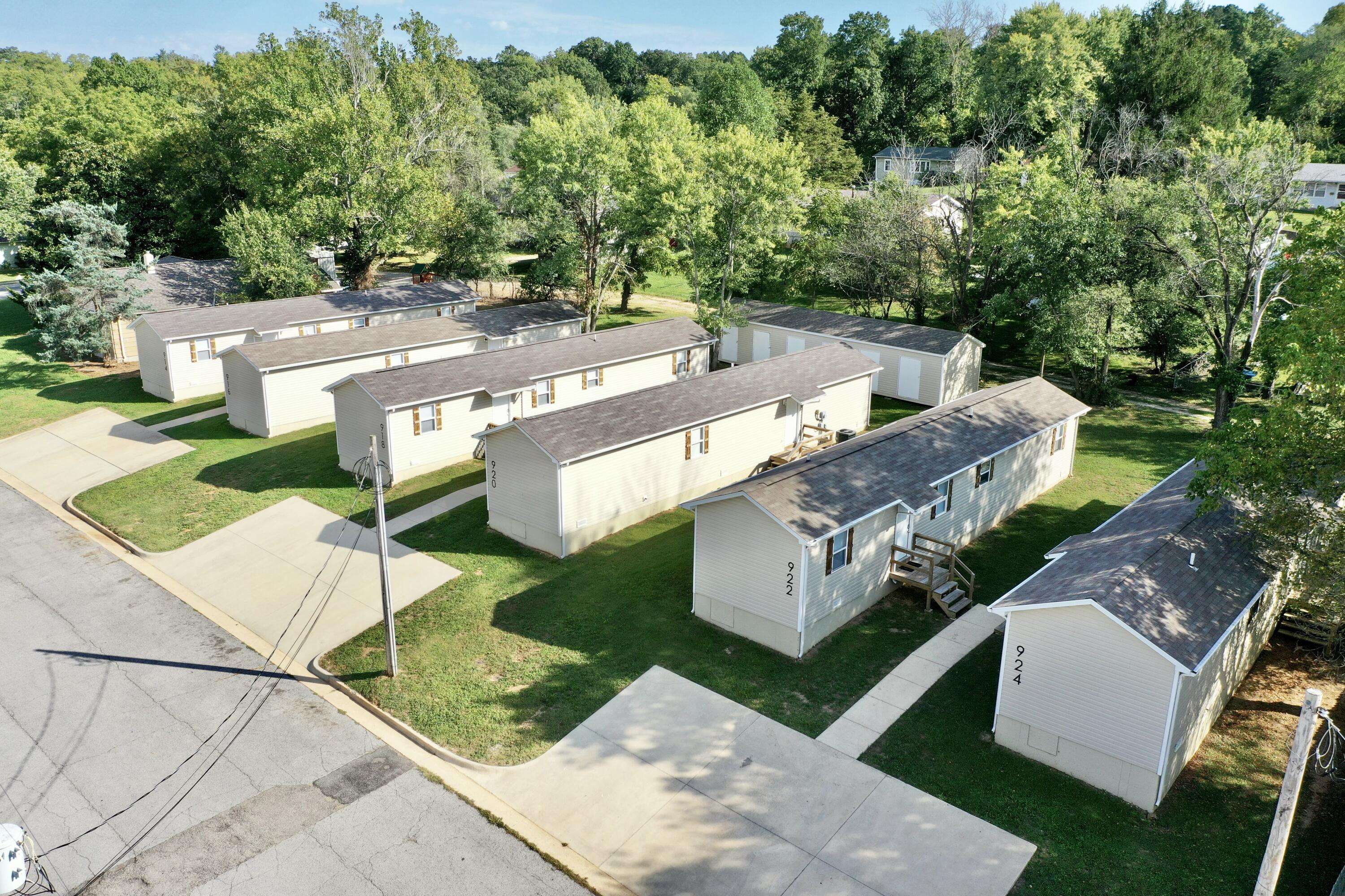 914-924 Renfrow & 204 W Trish Knight, West Plains, MO 65775