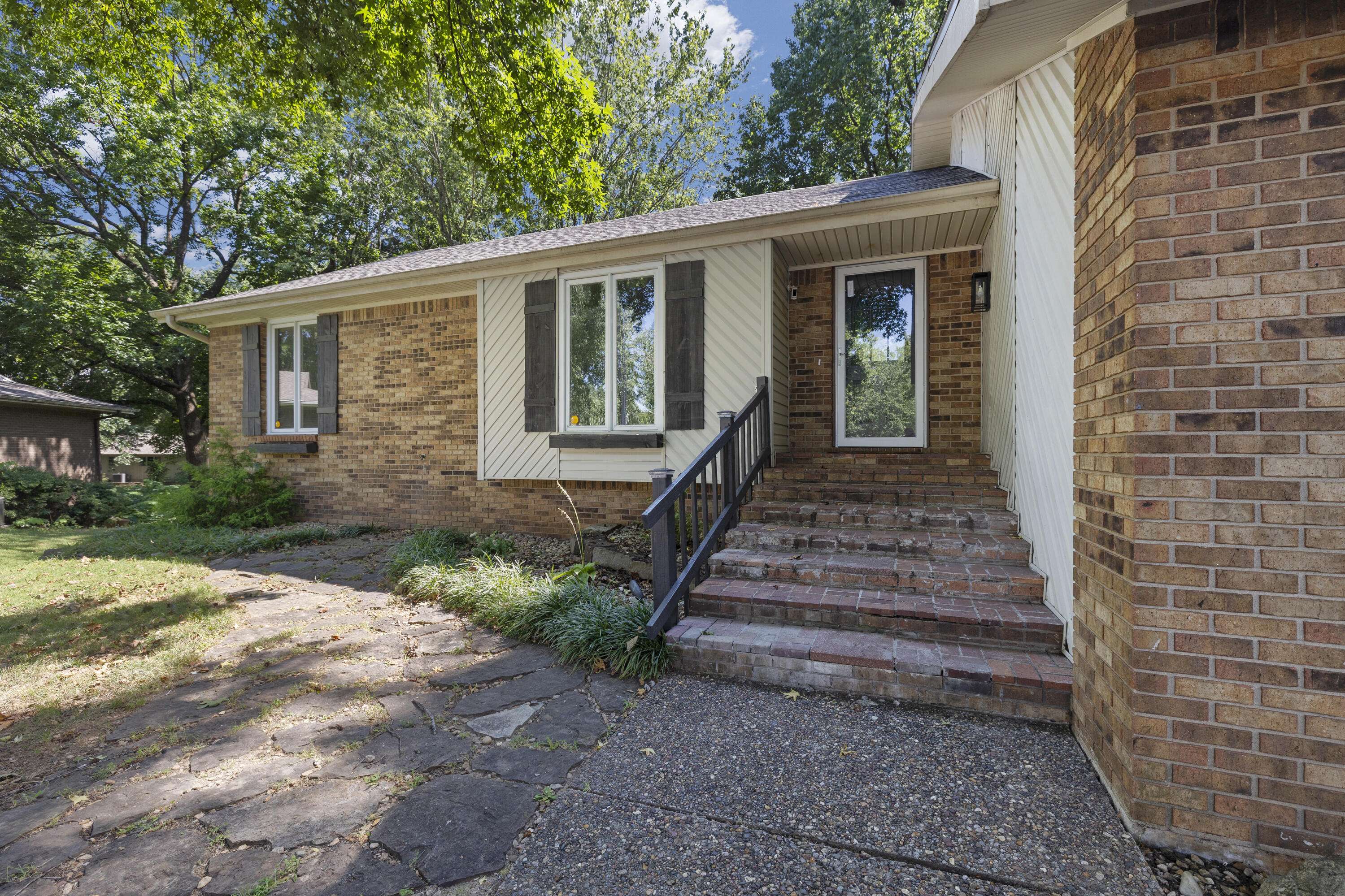 4663 S Roubidoux PL, Springfield, MO 65804