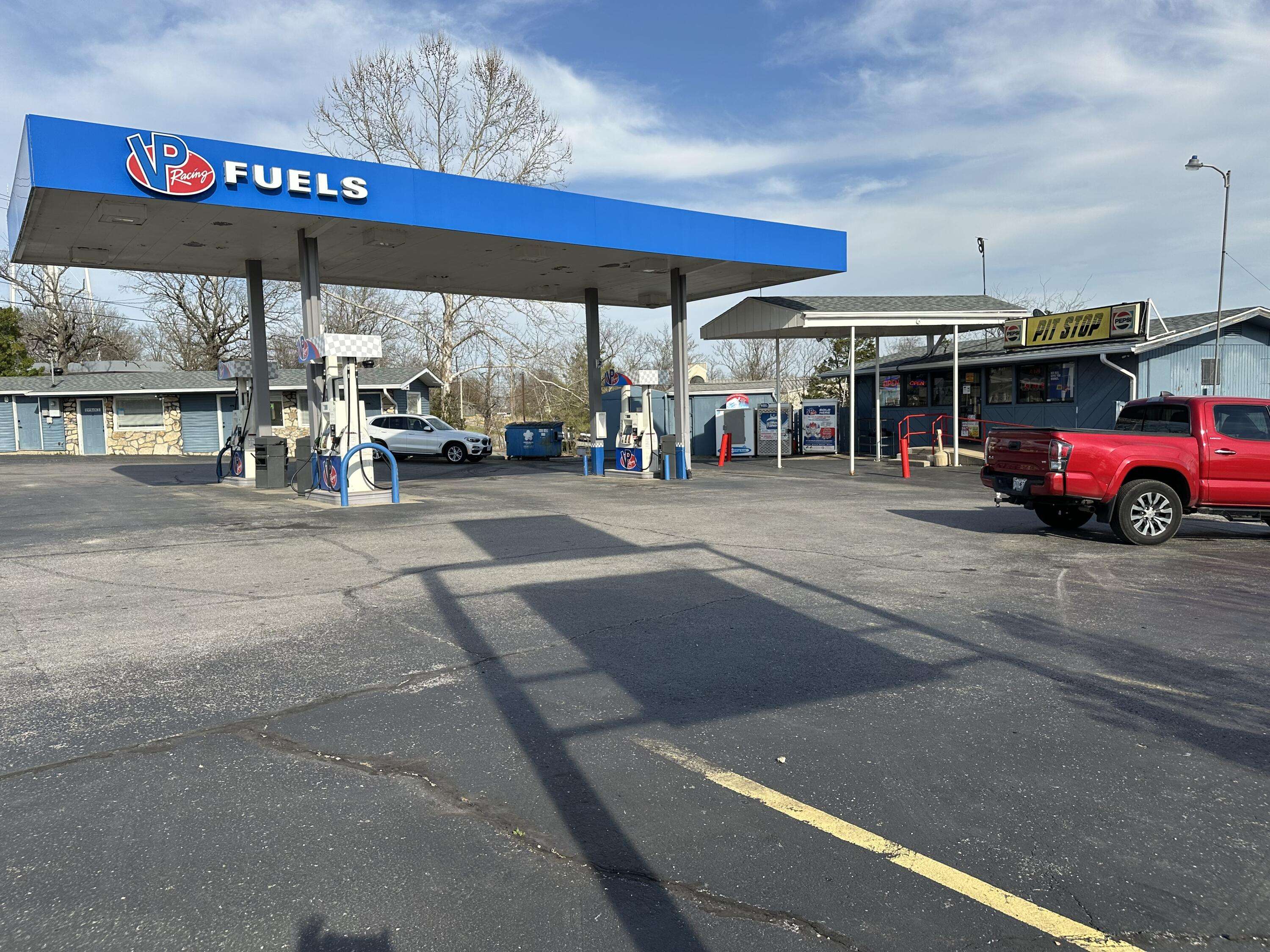 1140 W 76 Country BLVD, Branson, MO 65616