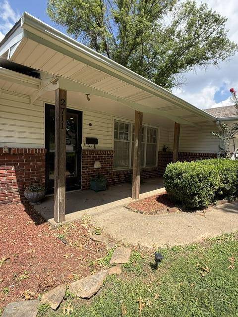 2711 S Claremont AVE, Springfield, MO 65804