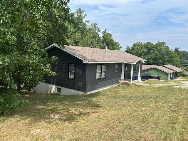 106 W South ST, Neosho, MO 64850