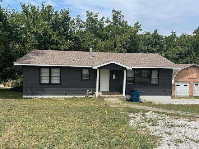 106 W South ST, Neosho, MO 64850