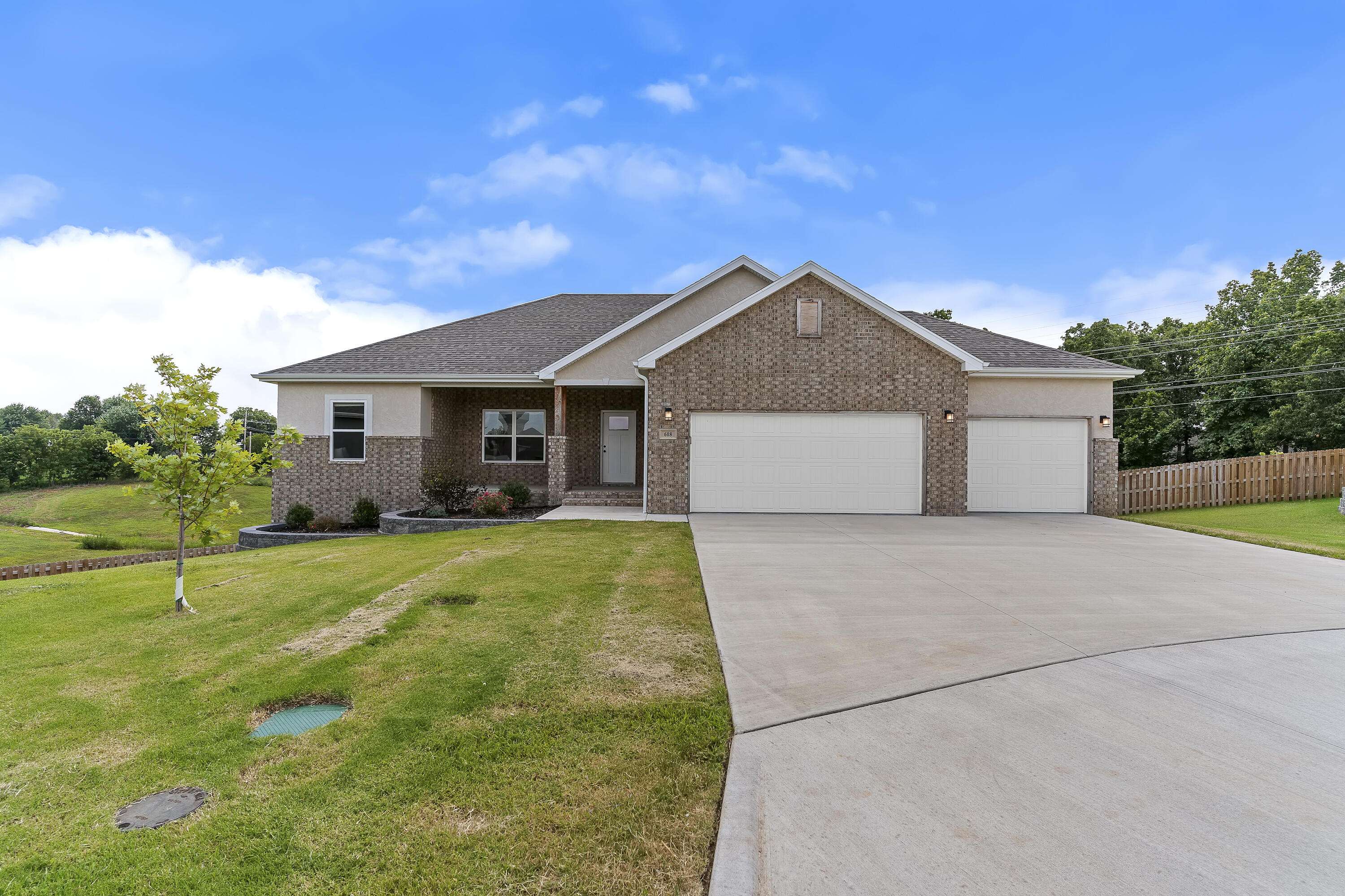 608 N Baywood DR, Nixa, MO 65714