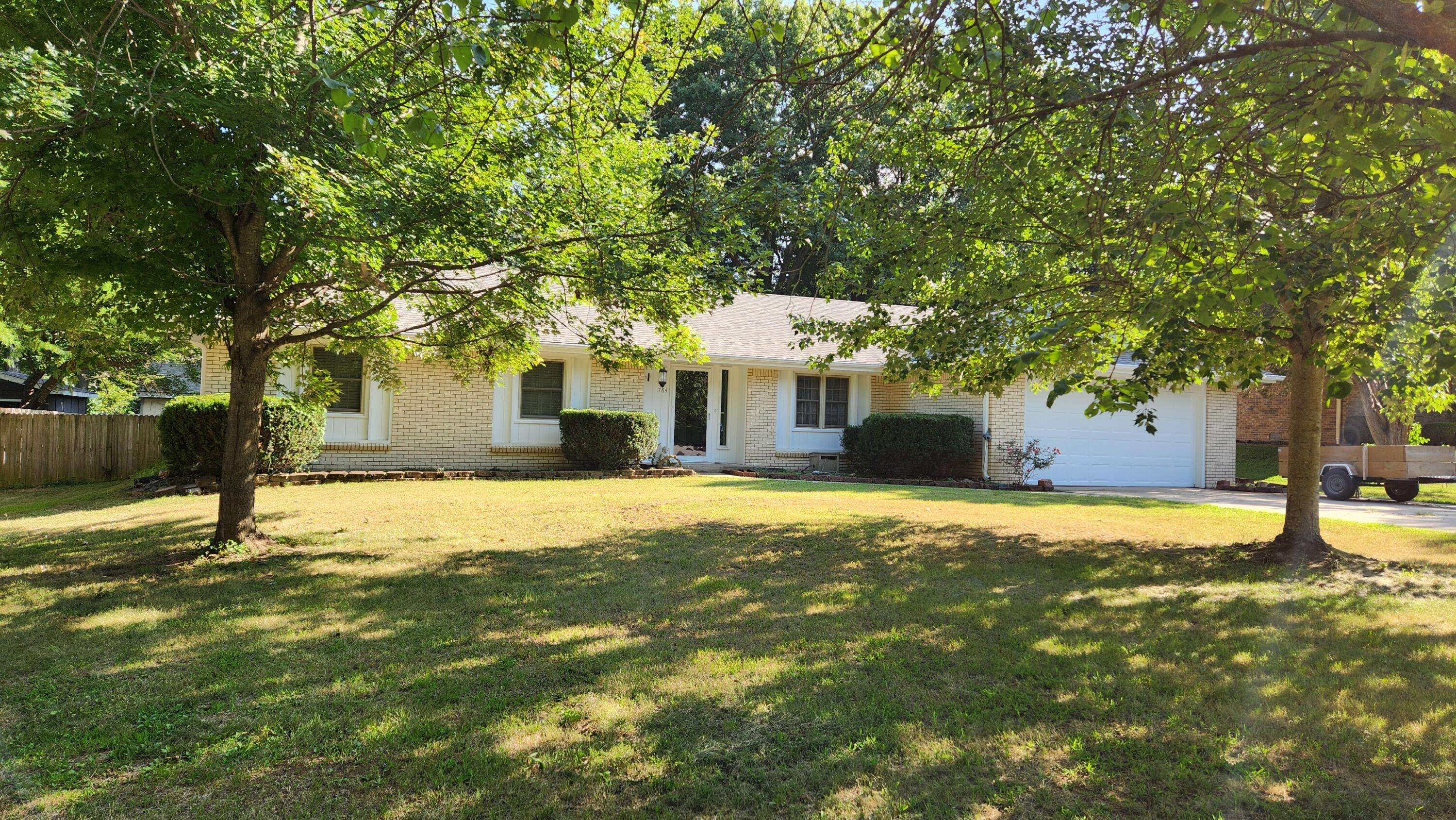 1784 E Lakewood ST, Springfield, MO 65804